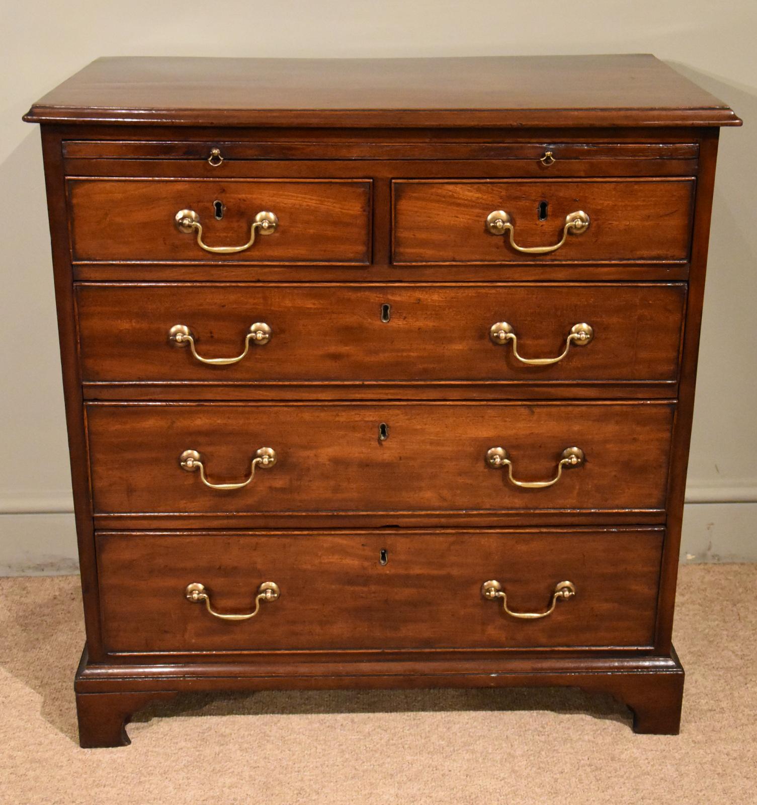 George III Chest of Drawers Brushing Slide (1 of 8) George III Chest of Drawers Brushing Slide (1 of 8)