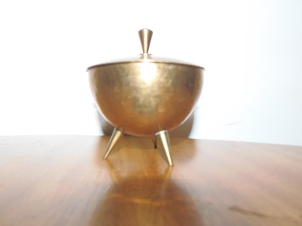 Arts and Crafts Stylised Pot (1 of 9) Arts and Crafts Stylised Pot (1 of 9)