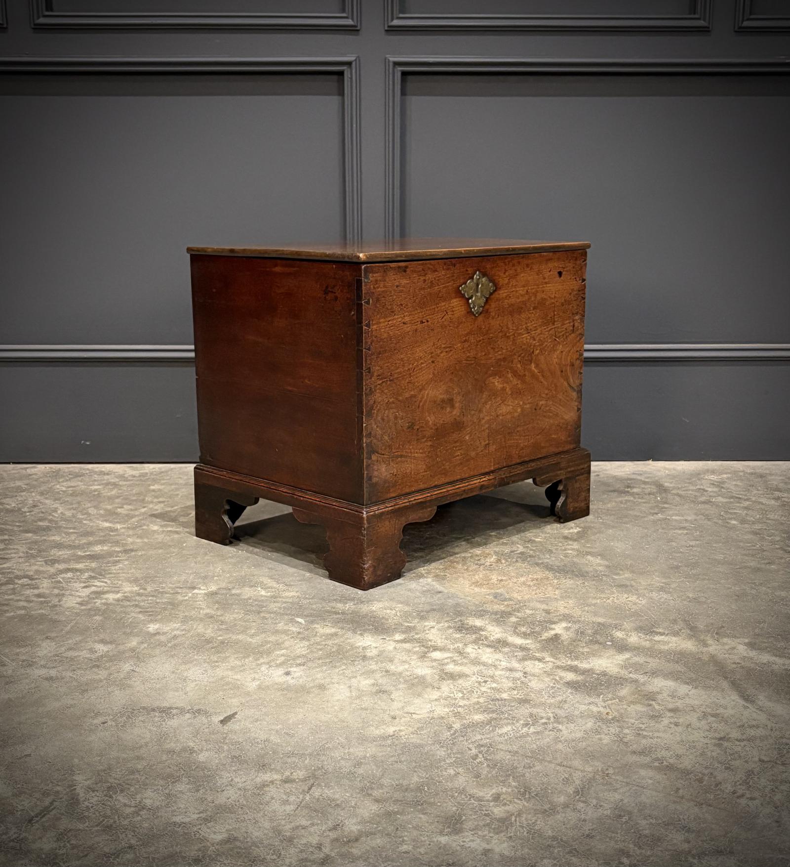 Small Georgian Mahogany Storage Box (1 of 9)