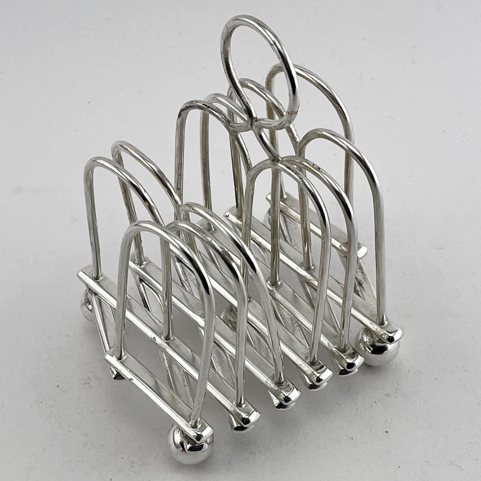 Victorian Novelty Expanding Silver Plated Toast Rack (1 of 4) Victorian Novelty Expanding Silver Plated Toast Rack (1 of 4)