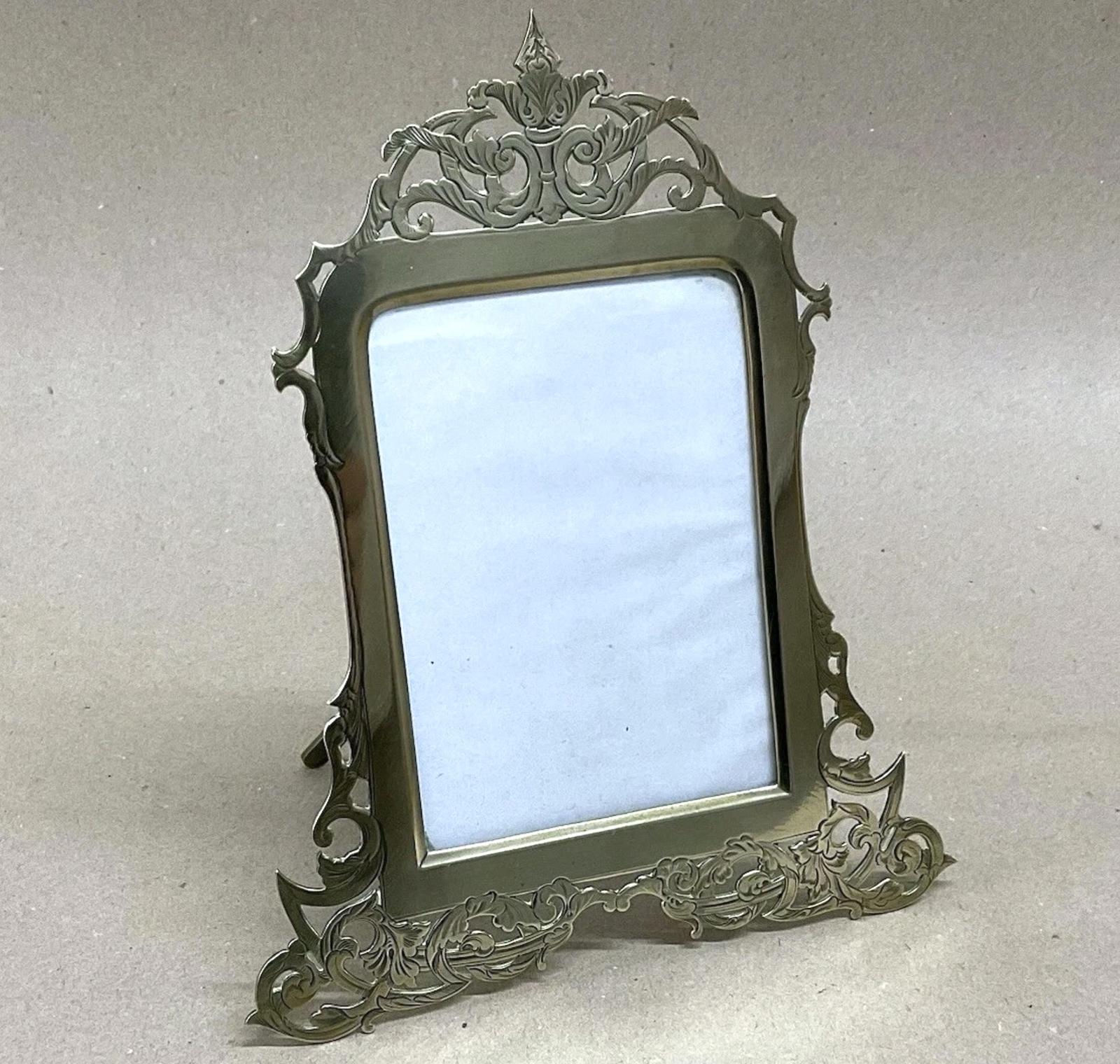 Arts and Crafts Brass Easel Back Photo Frame Antique Victorian C1880 (1 of 6) Arts and Crafts Brass Easel Back Photo Frame Antique Victorian C1880 (1 of 6)