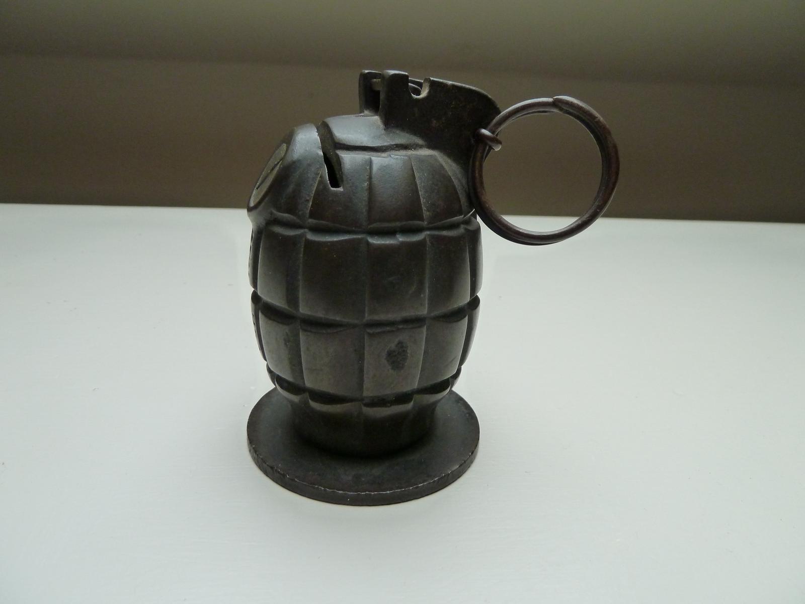 HAND GRENADE MONEY BOX (1 of 6) HAND GRENADE MONEY BOX (1 of 6)