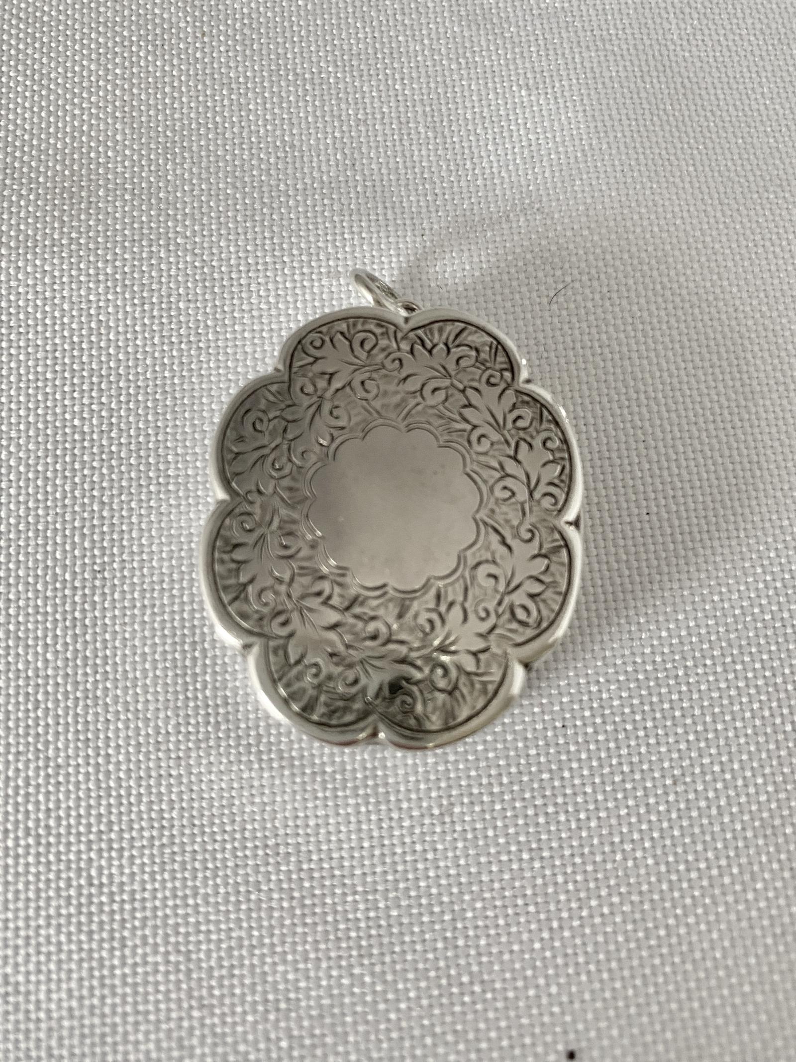 Victorian Silver Vinaigrette - Birmingham 1885 (1 of 7)