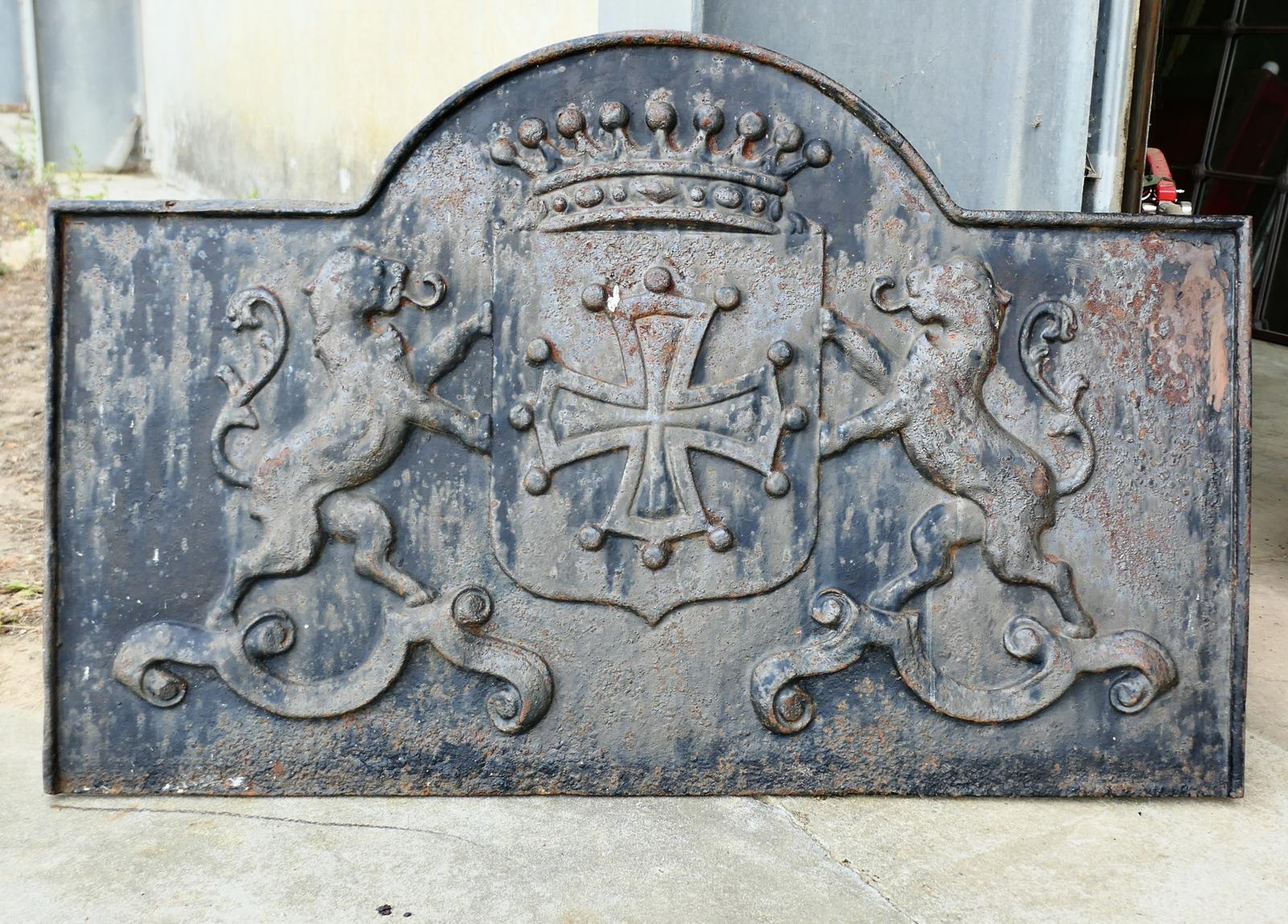 Arch Top Fire Back, Crown, Shield, Cross & Lions (1 of 6)