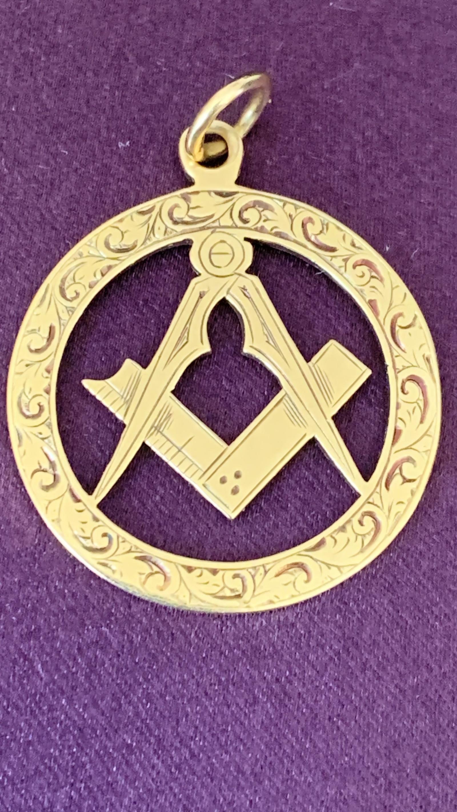 Masonic Pendant in 18ct Gold c.1900 (1 of 3)