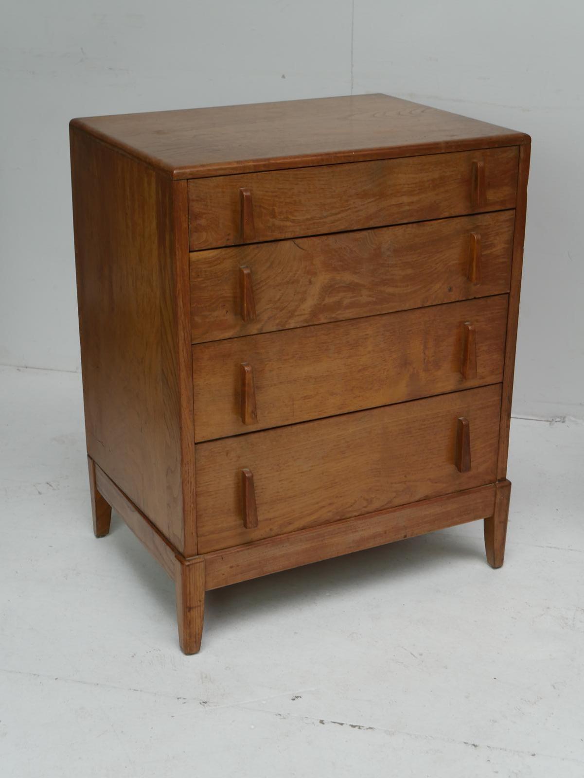 Small Mid Century Elm Chest of Drawers (1 of 11)