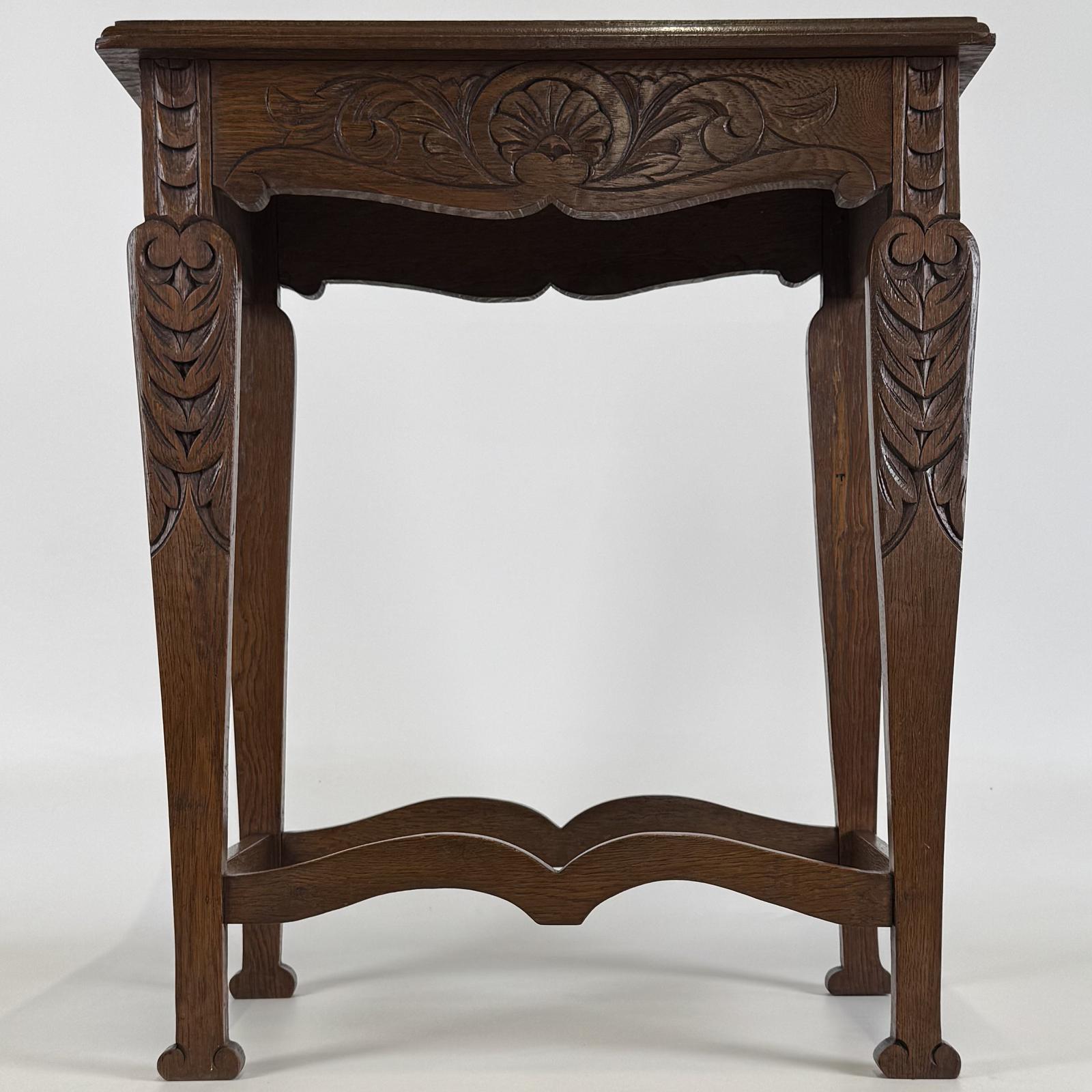 Antique 20th Century Good Quality Carved Oak Side Table (1 of 9)