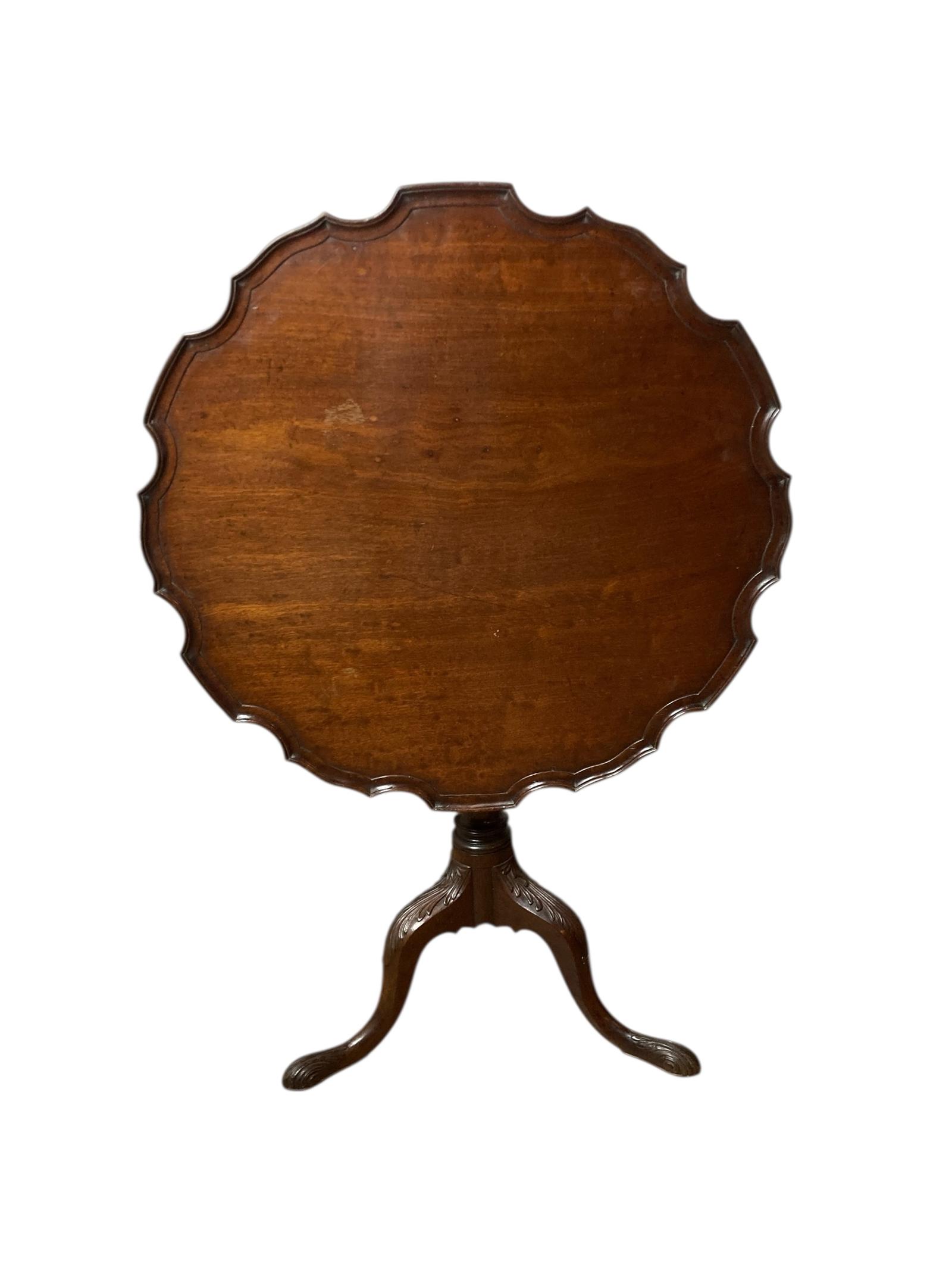 Mahogany George III Stlye Pie Crust Table on Tri Legs (1 of 9) Mahogany George III Stlye Pie Crust Table on Tri Legs (1 of 9)