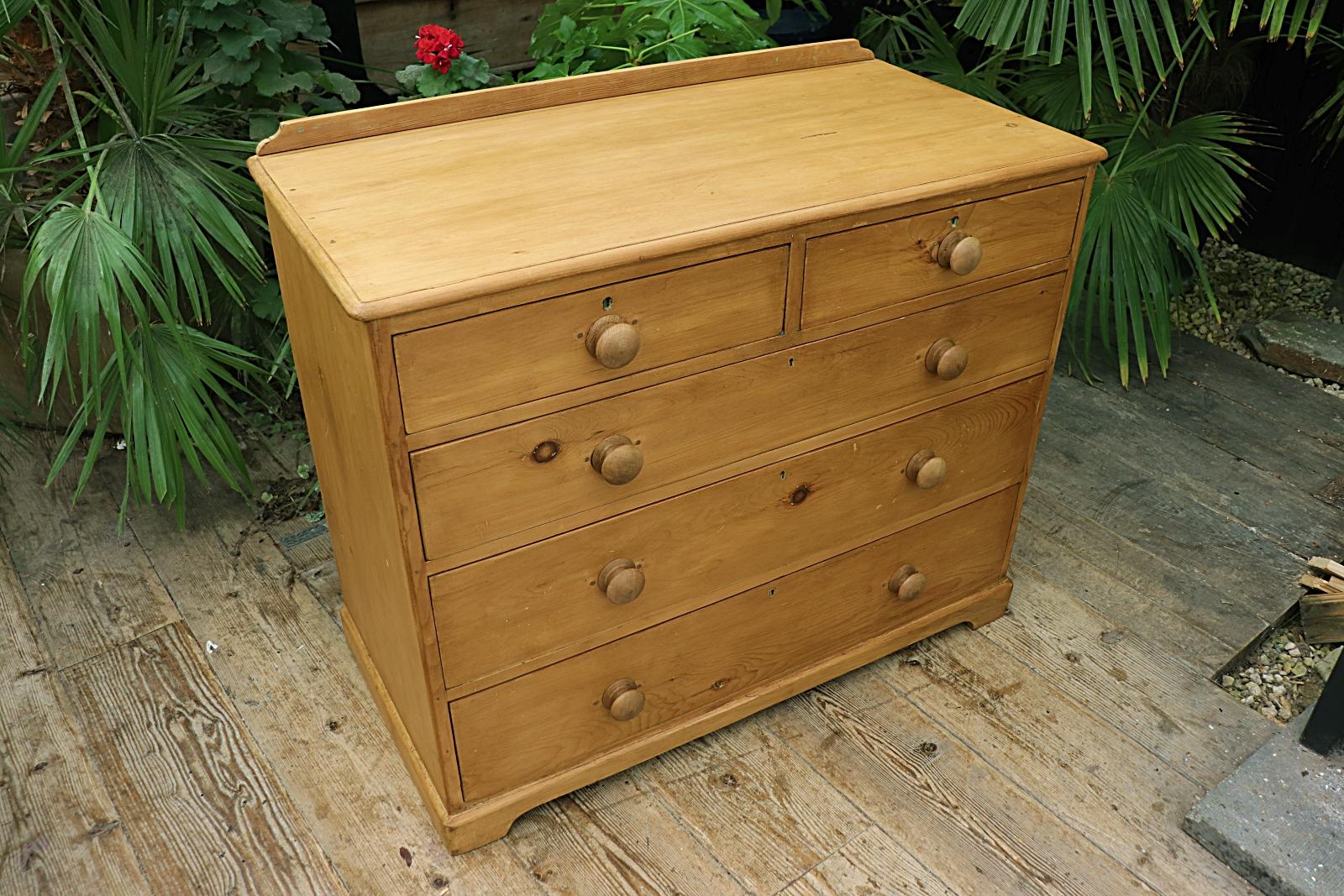Chunky & Quality Old Victorian Pine Chest Drawers/ Sideboard (1 of 8) Chunky & Quality Old Victorian Pine Chest Drawers/ Sideboard (1 of 8)