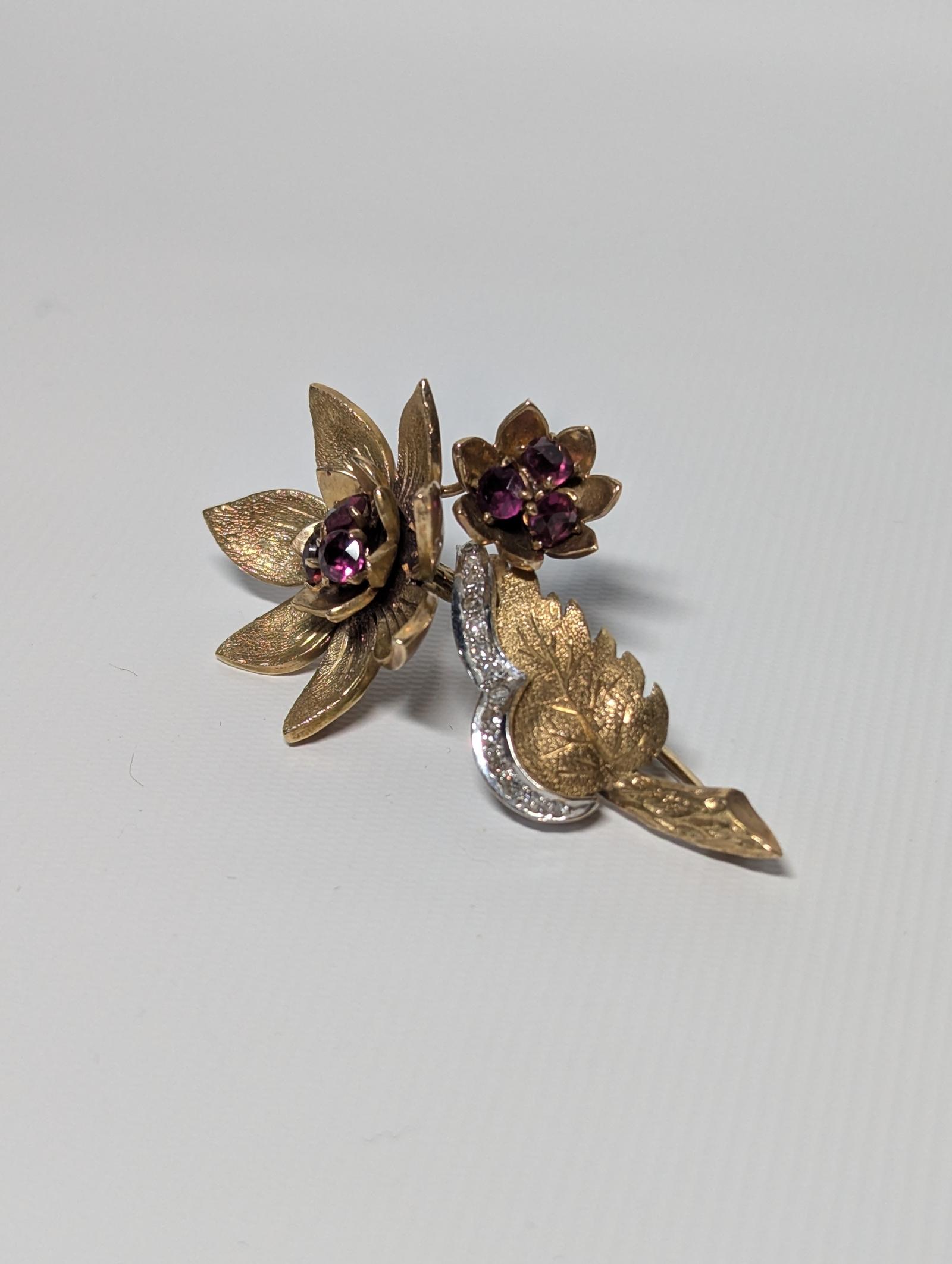 Stunning 9ct Flower Brooch (1 of 10) Stunning 9ct Flower Brooch (1 of 10)