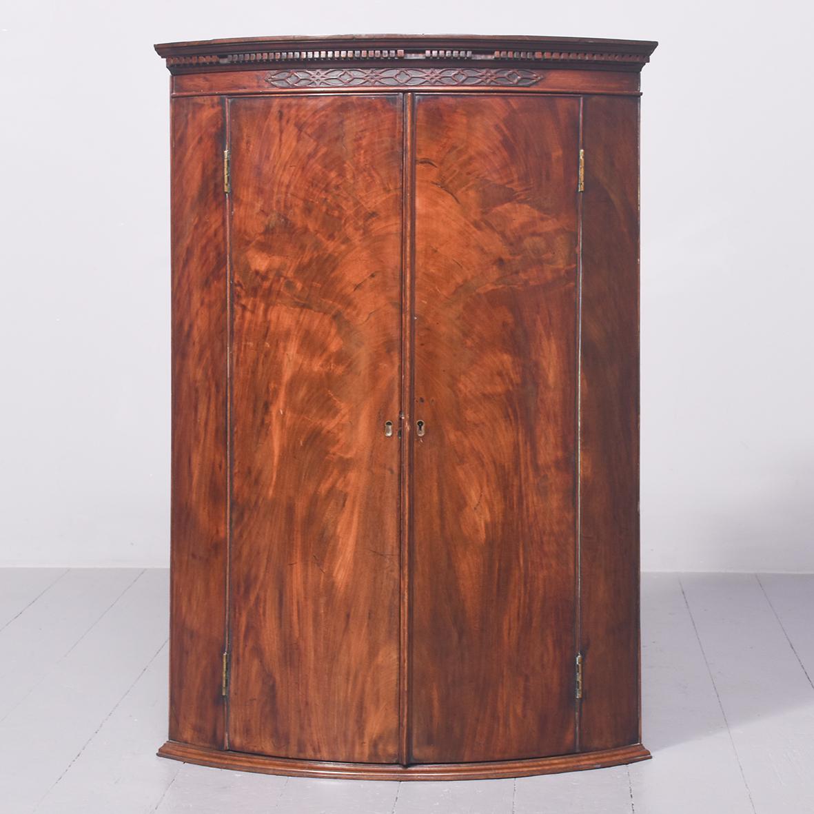 George III Bow-front Figured Mahogany Hanging Corner Cupboard (1 of 7) George III Bow-front Figured Mahogany Hanging Corner Cupboard (1 of 7)