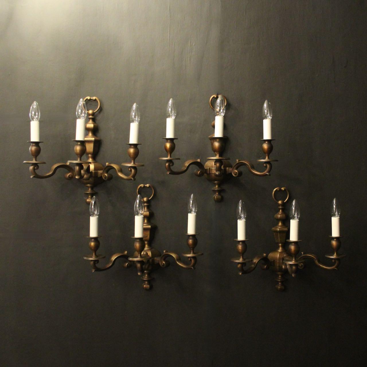 English Set of 4 Bronze Antique Wall Lights (1 of 10) English Set of 4 Bronze Antique Wall Lights (1 of 10)