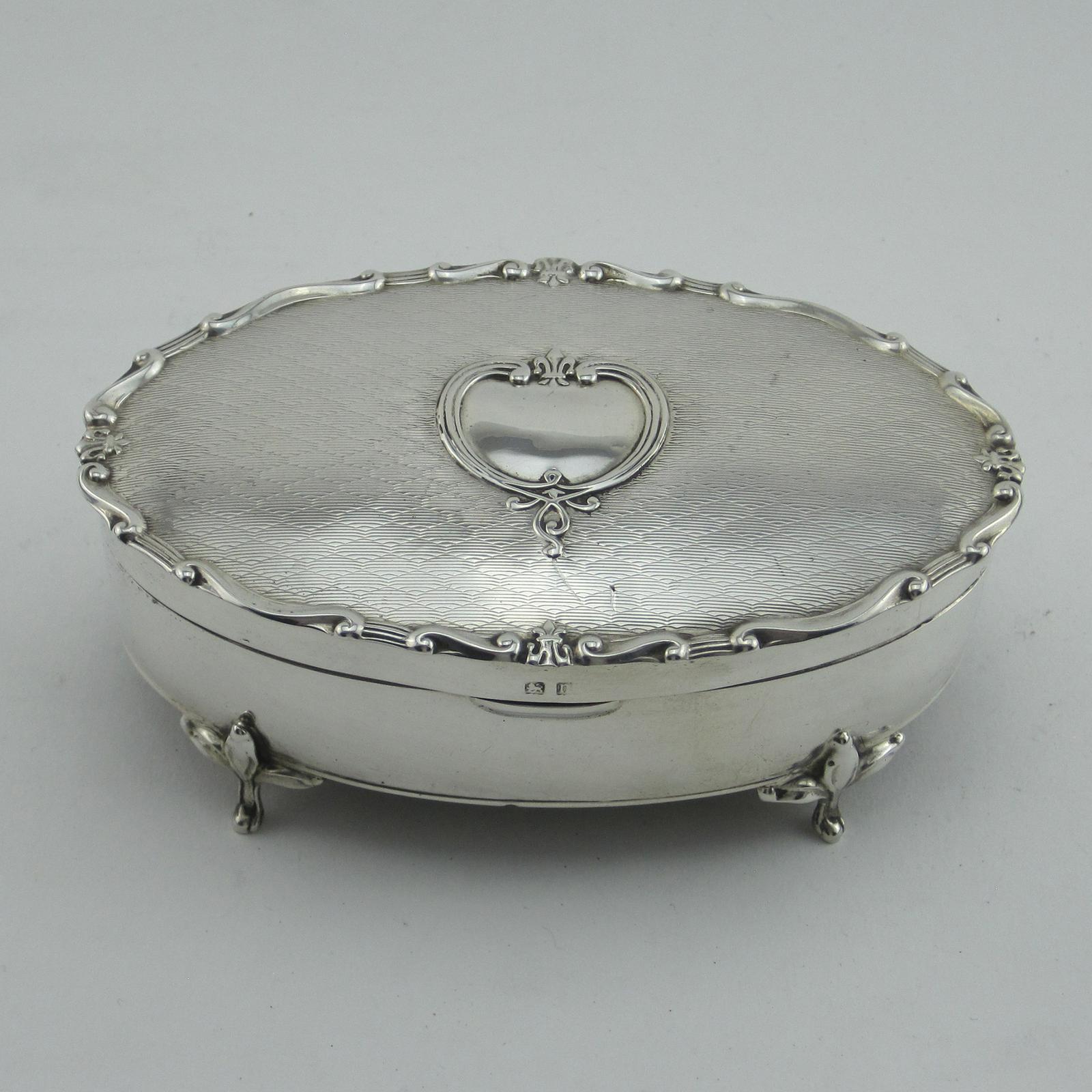 Attractive Elkington & Co Silver Oval Jewellery Box (1 of 8) Attractive Elkington & Co Silver Oval Jewellery Box (1 of 8)