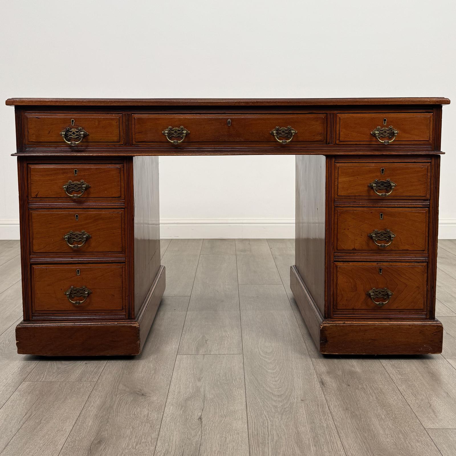 Antique 19th Century Good Quality Pedestal Desk in Walnut (1 of 11)