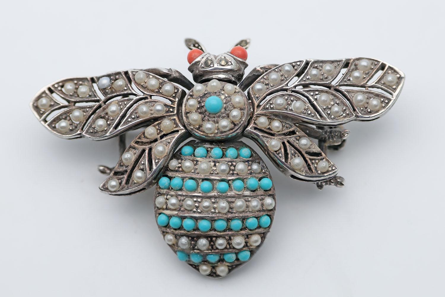 Vintage Turquoise & Pearl Silver Bee Brooch (1 of 3) Vintage Turquoise & Pearl Silver Bee Brooch (1 of 3)