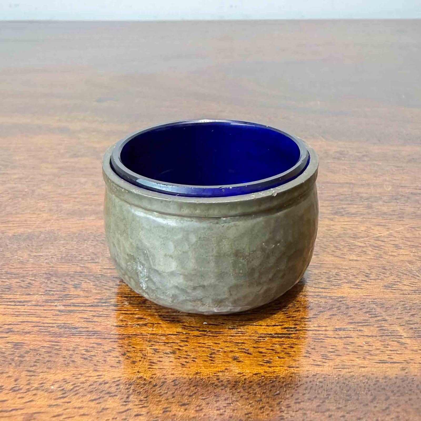 Vintage Hammered Pewter Salt with Bristol Blue Glass Liner (1 of 6) Vintage Hammered Pewter Salt with Bristol Blue Glass Liner (1 of 6)