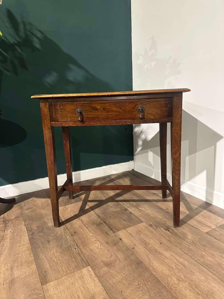 Vintage 1920s Oak Side / Lamp Table with One Drawer. (1 of 12) Vintage 1920s Oak Side / Lamp Table with One Drawer. (1 of 12)