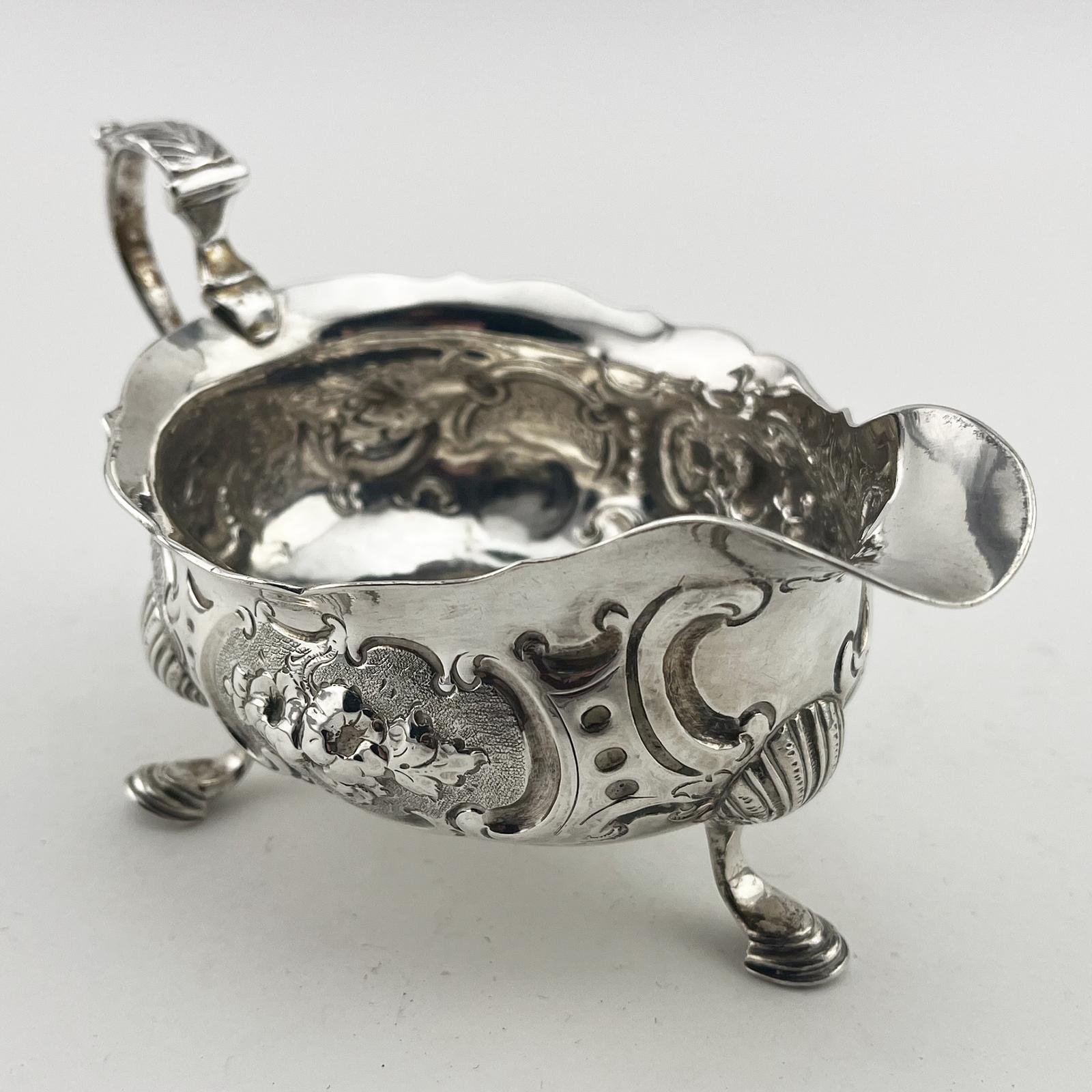 Charming George II Embossed Sterling Silver Sauce Boat (1 of 6) Charming George II Embossed Sterling Silver Sauce Boat (1 of 6)