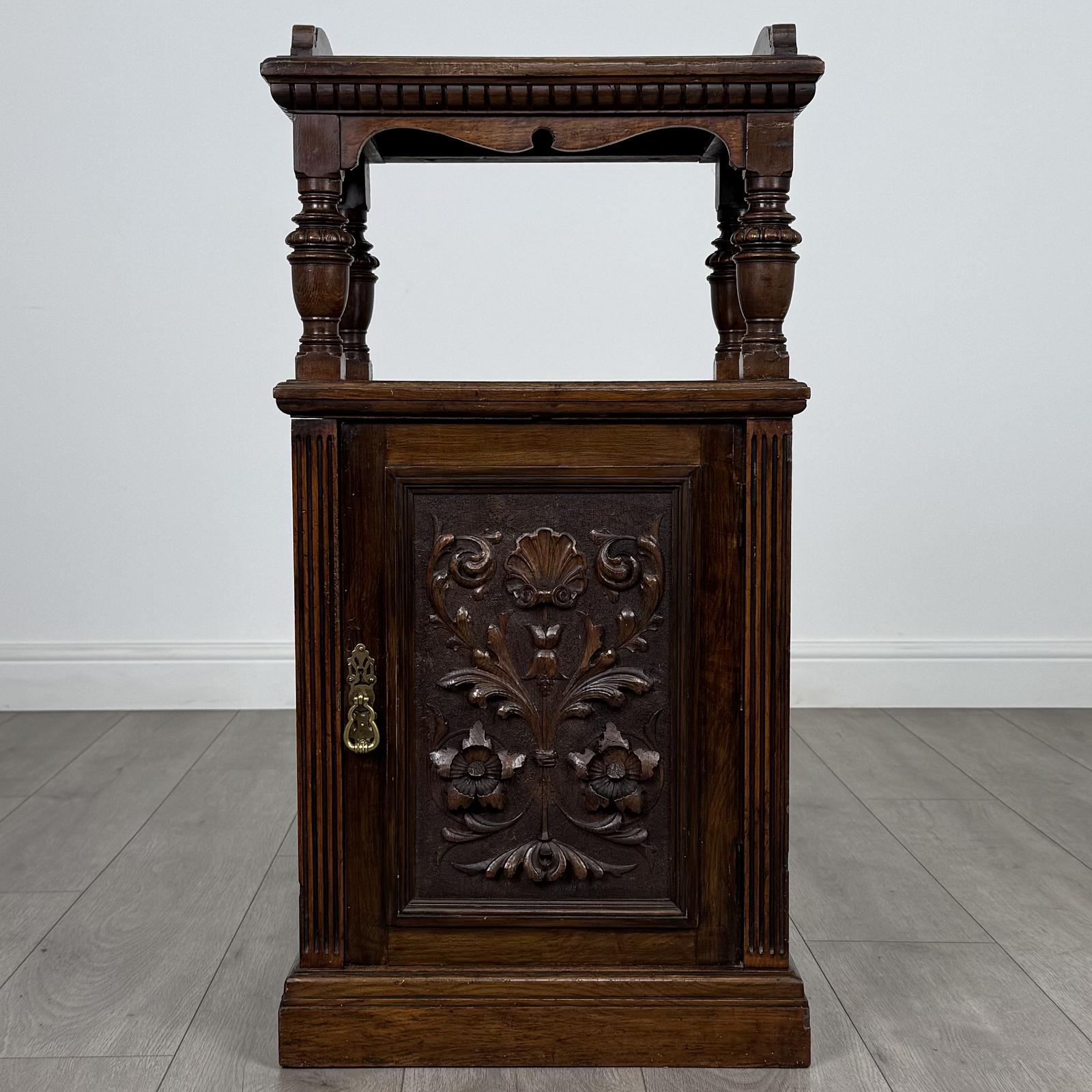 Antique 19th Century Good Quality Carved Oak Cabinet (1 of 10) Antique 19th Century Good Quality Carved Oak Cabinet (1 of 10)