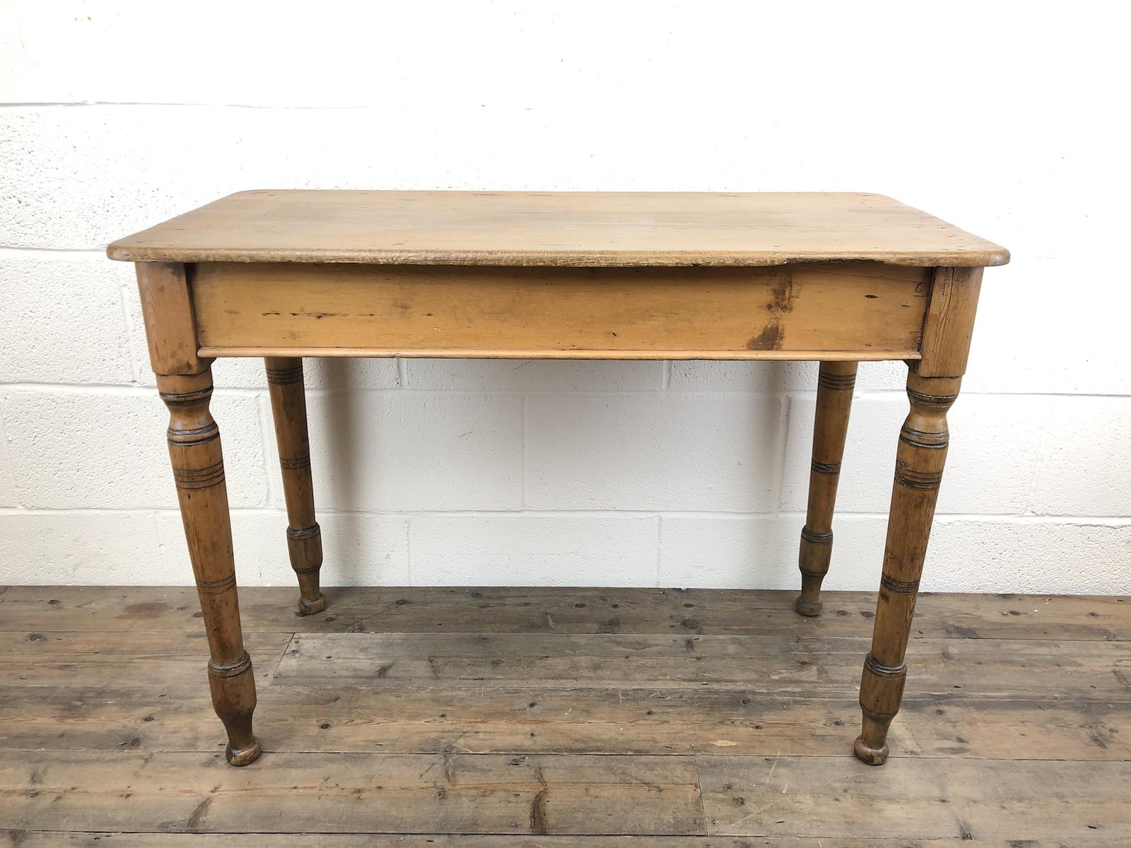 Late Victorian Antique Pine Side Table with Turned Legs (1 of 9) Late Victorian Antique Pine Side Table with Turned Legs (1 of 9)