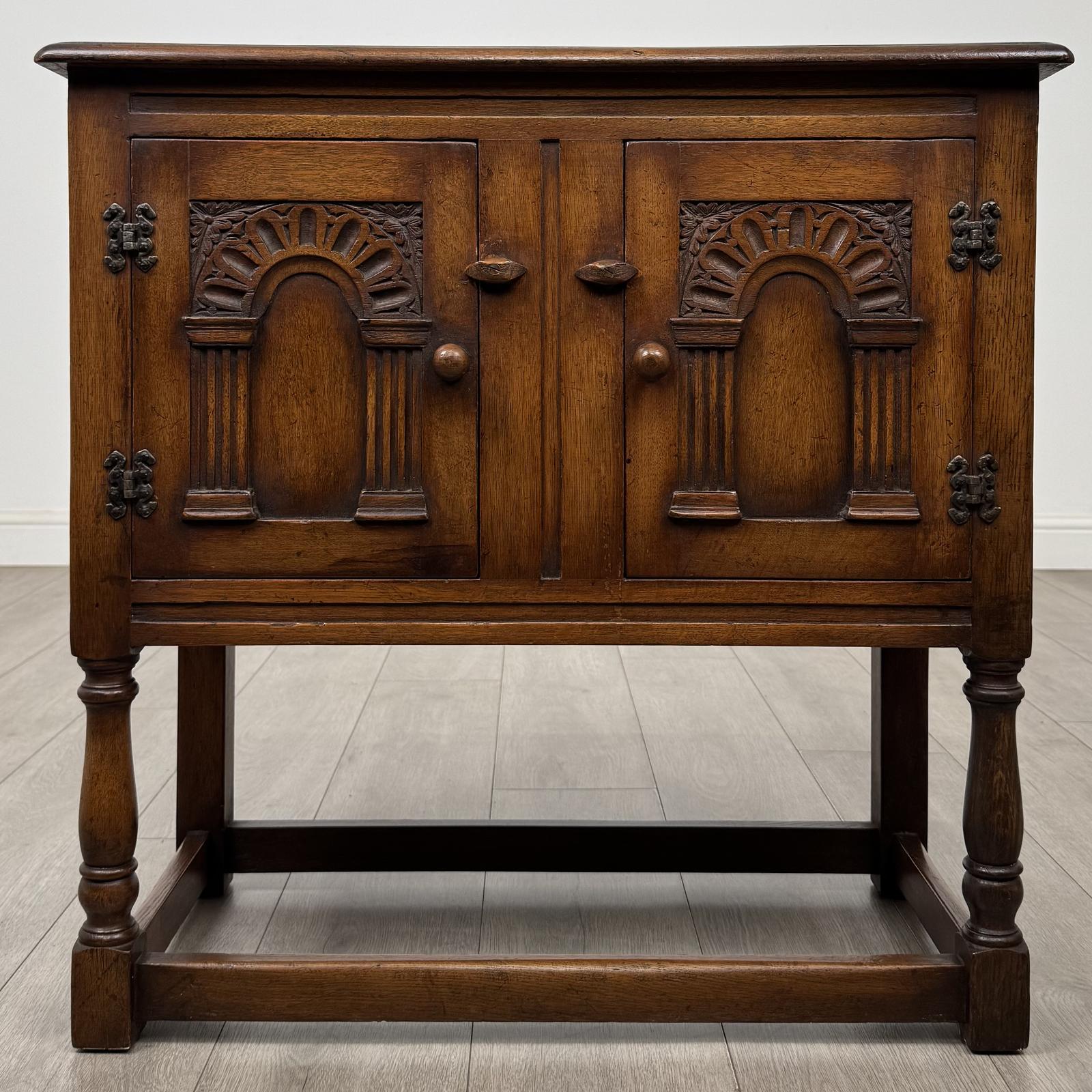 Antique 20th Century Small Good Quality Cupboard in Oak (1 of 10) Antique 20th Century Small Good Quality Cupboard in Oak (1 of 10)