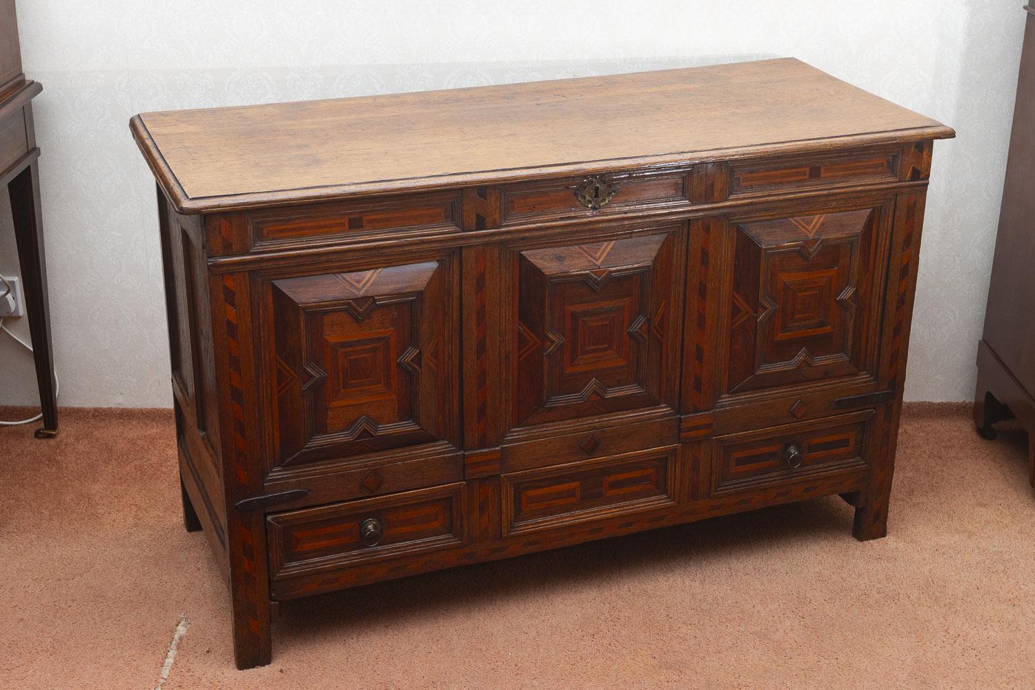 Exceptionally Fine Oak Mule Chest (1 of 14) Exceptionally Fine Oak Mule Chest (1 of 14)