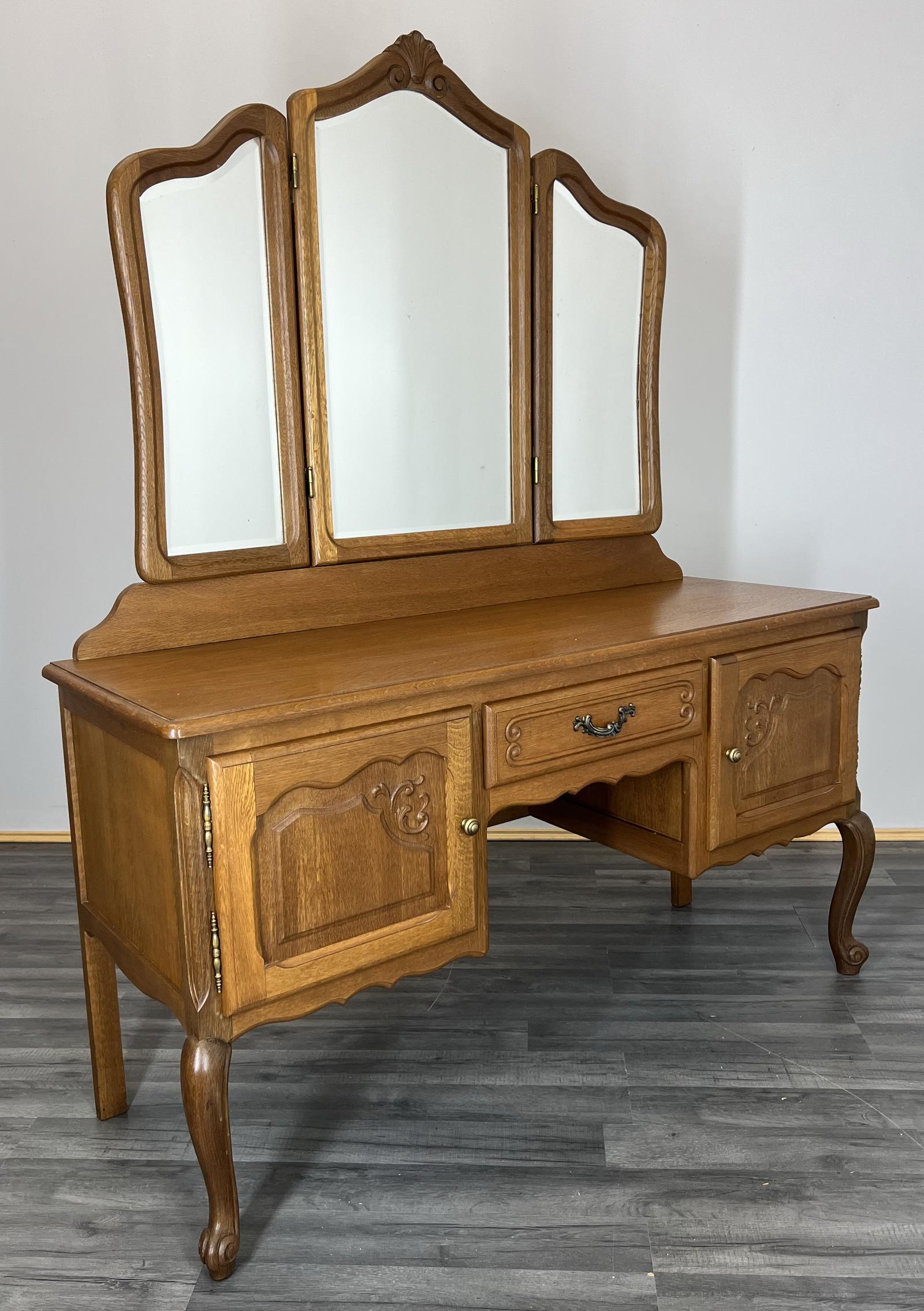 Amazing French Carved Dressing Table (1 of 11) Amazing French Carved Dressing Table (1 of 11)