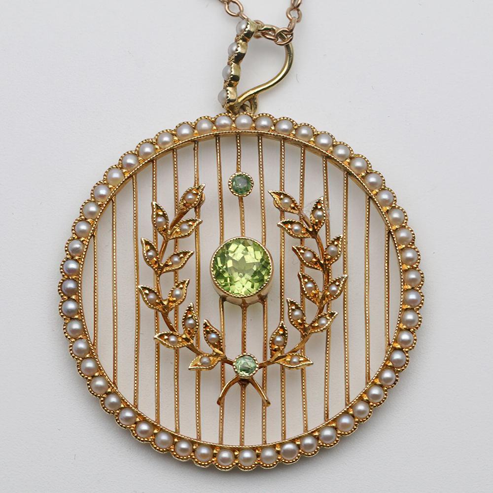 Edwardian 15ct gold peridot, split pearl & demantoid garnet wreath pendant (1 of 2)