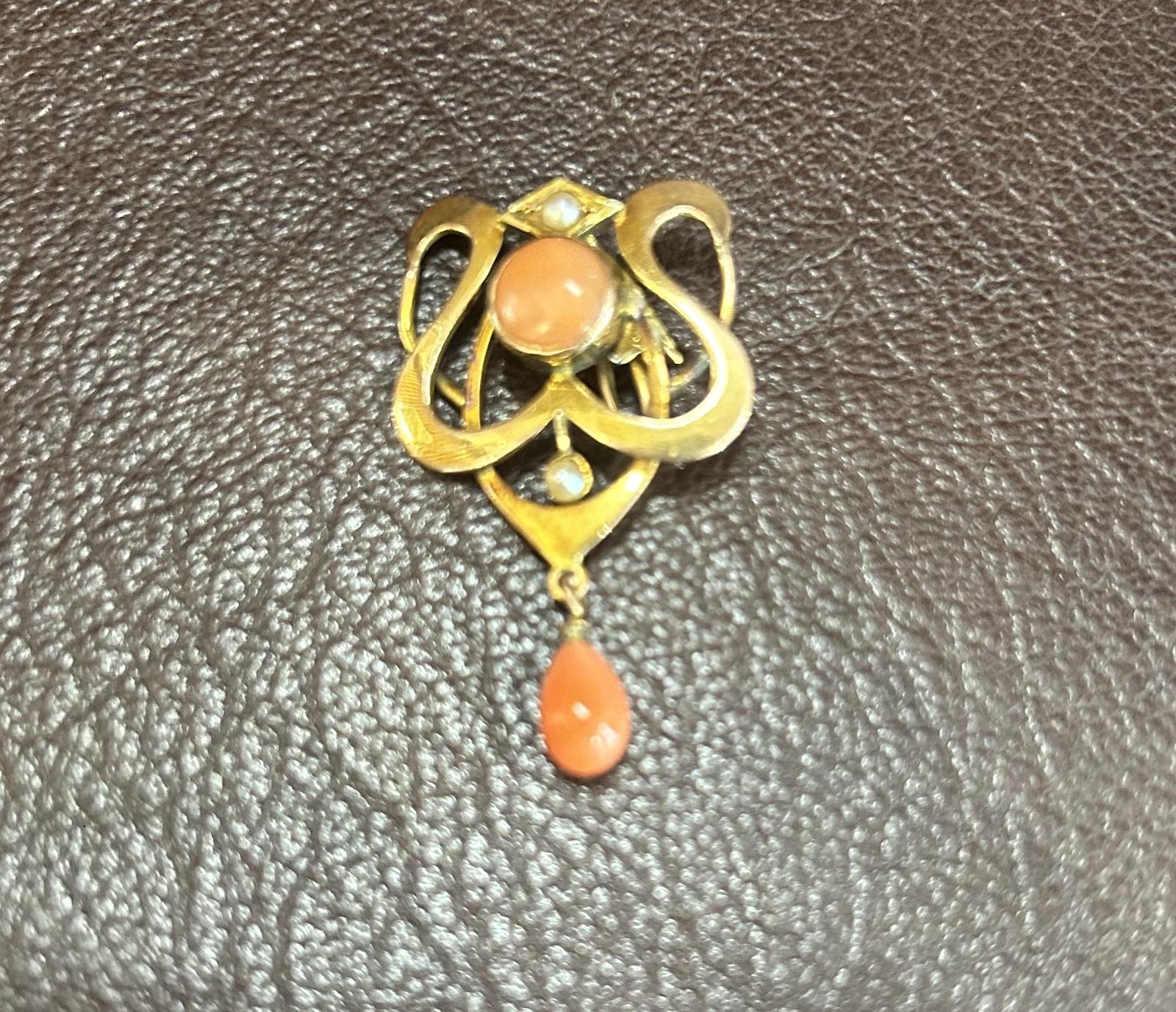 9ct Gold Coral & Pearl Drop Pendant (1 of 2) 9ct Gold Coral & Pearl Drop Pendant (1 of 2)