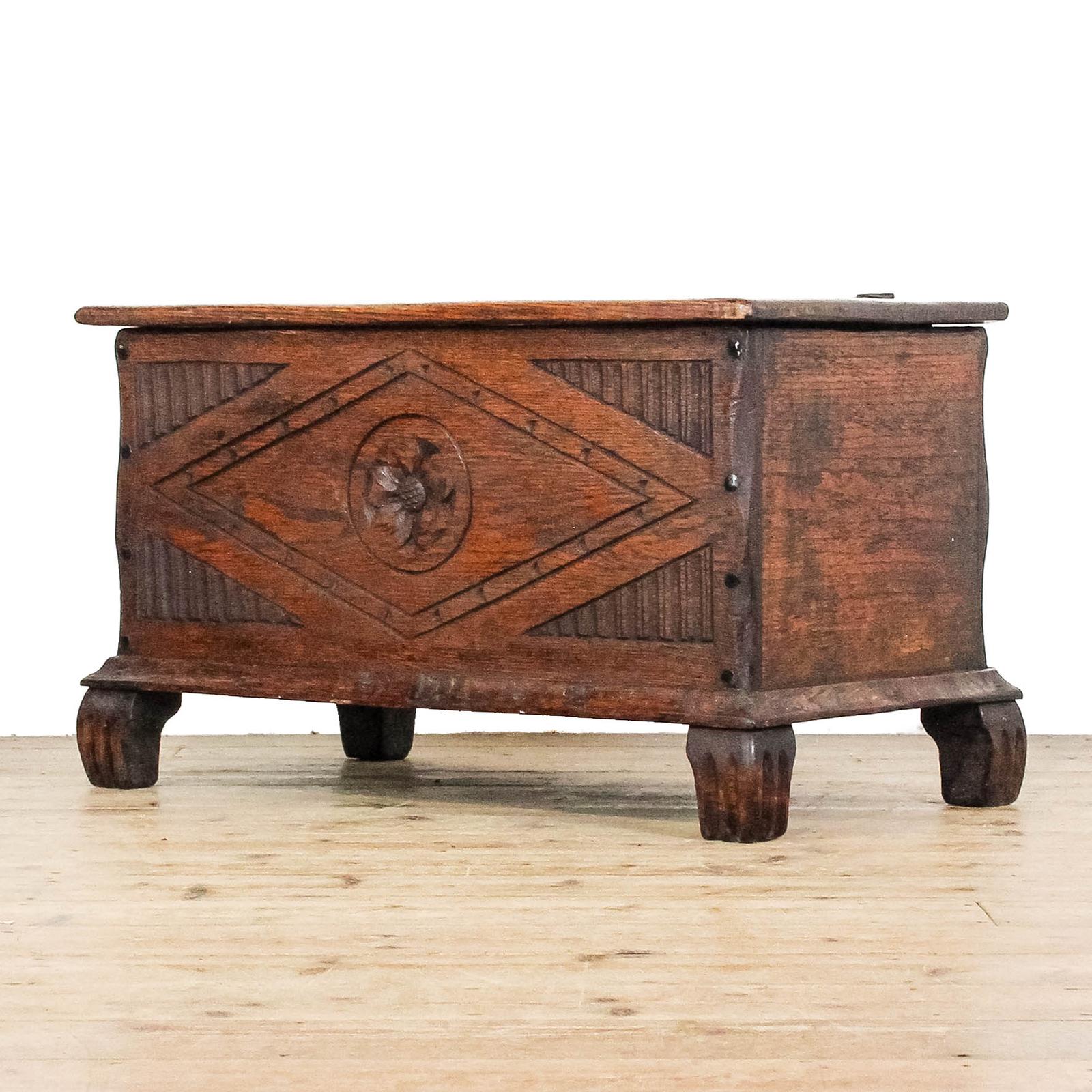 Early 20th Century Small Antique Oak Chest (1 of 8) Early 20th Century Small Antique Oak Chest (1 of 8)