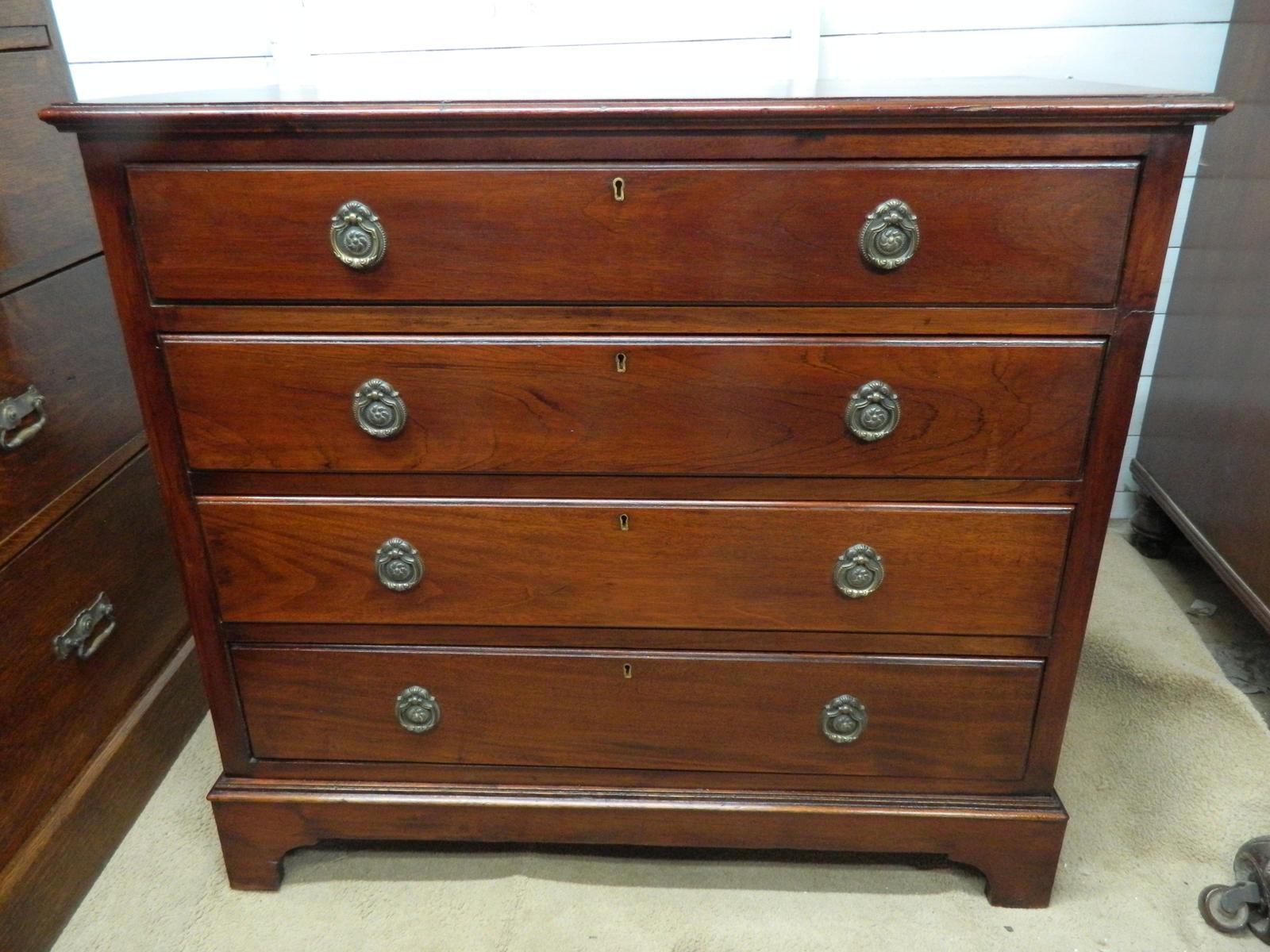 Edwardian Small Mahogany Chest of Drawers (1 of 17) Edwardian Small Mahogany Chest of Drawers (1 of 17)