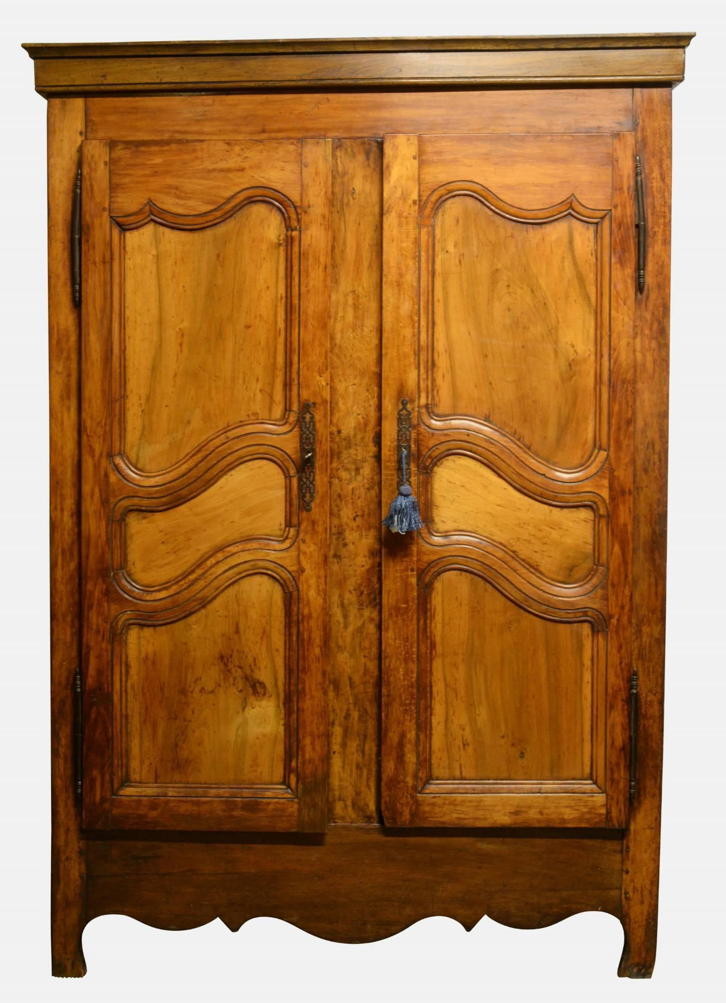 18th Century French Walnut Armoire (1 of 1) 18th Century French Walnut Armoire (1 of 1)