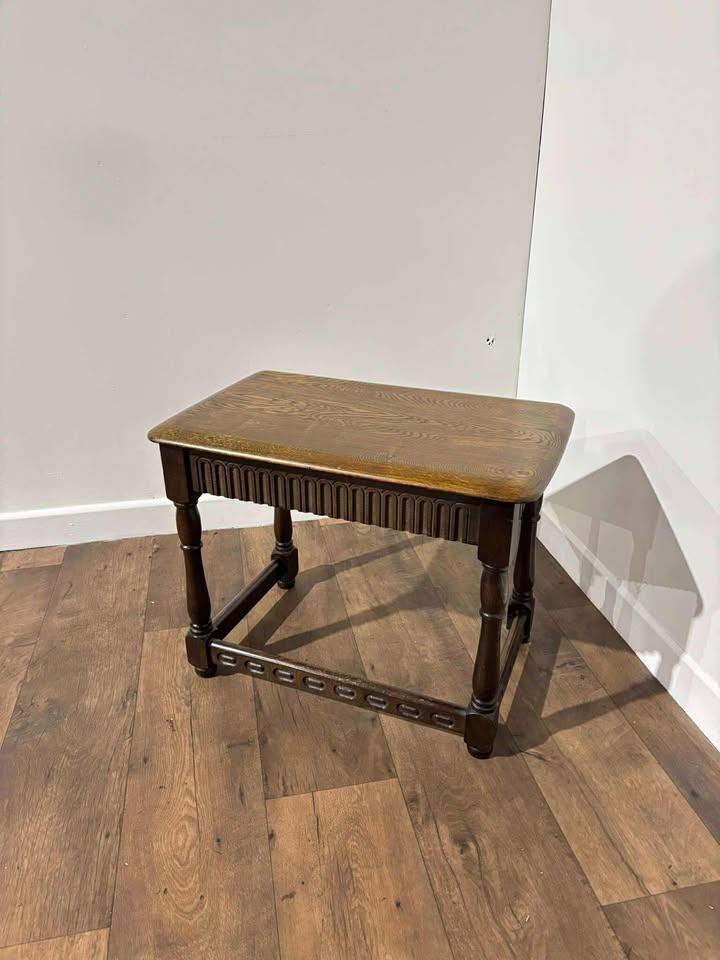 Vintage Oak Side Table On Turned Legs (1 of 16)