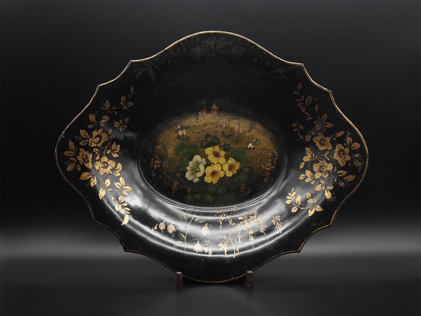 Early 19th Century Shaped Toleware Bowl (1 of 7)