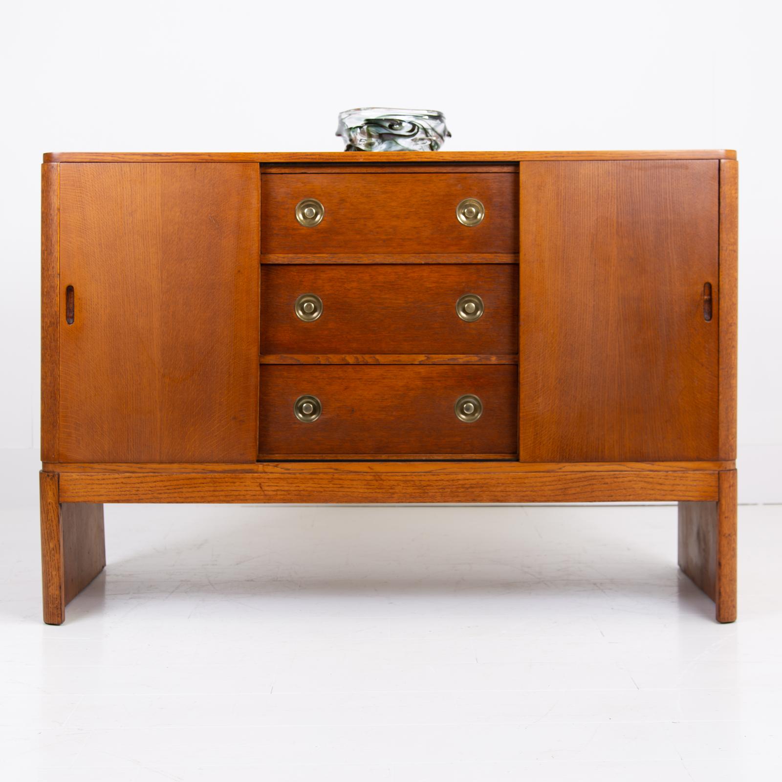 English Oak Modernist Sideboard Cabinet c.1930 (1 of 17)