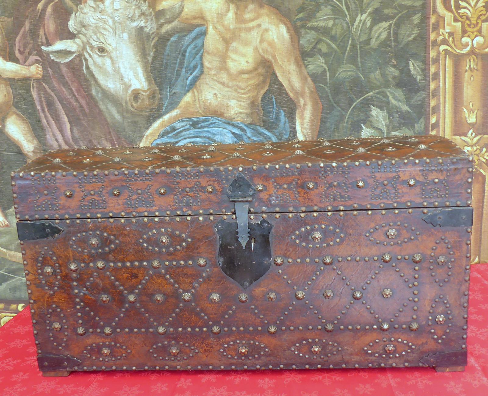 Dome Top Coffer Leather and Studded 1900 (1 of 17)