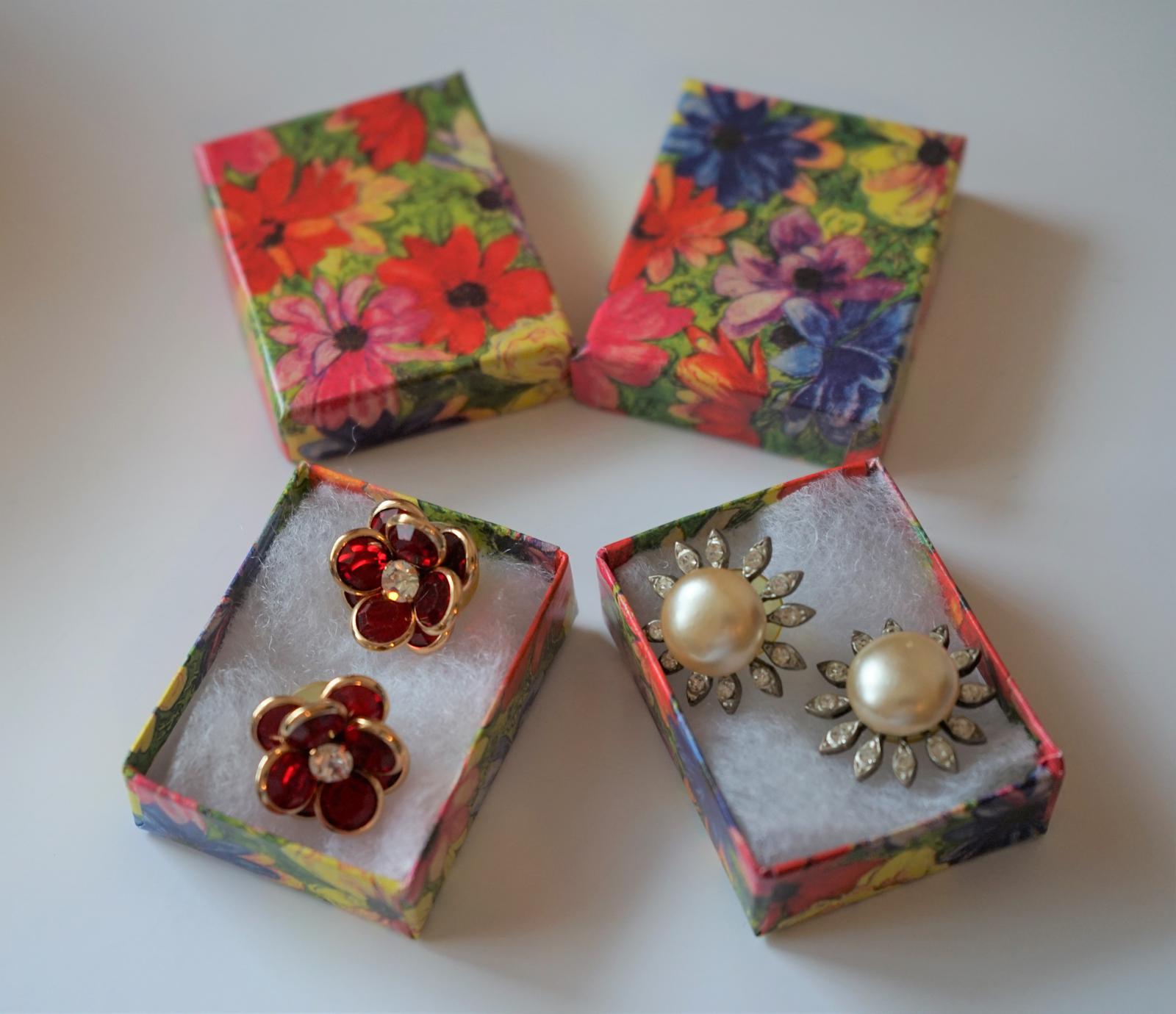 Two Vintage Pairs of Earrings for Pierced Ears - Boxed (1 of 7) Two Vintage Pairs of Earrings for Pierced Ears - Boxed (1 of 7)