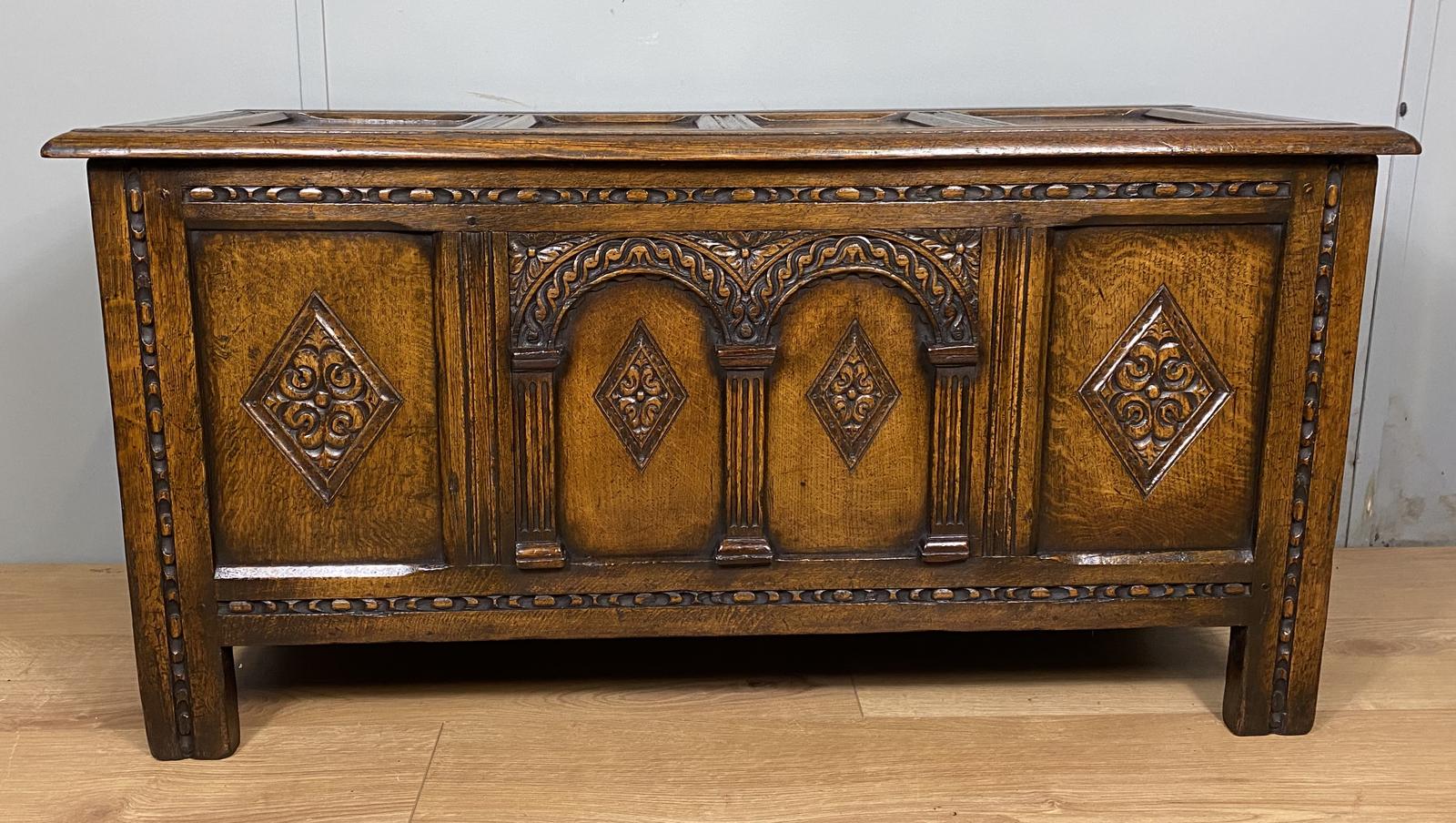 Distressed Oak Coffer (1 of 8) Distressed Oak Coffer (1 of 8)