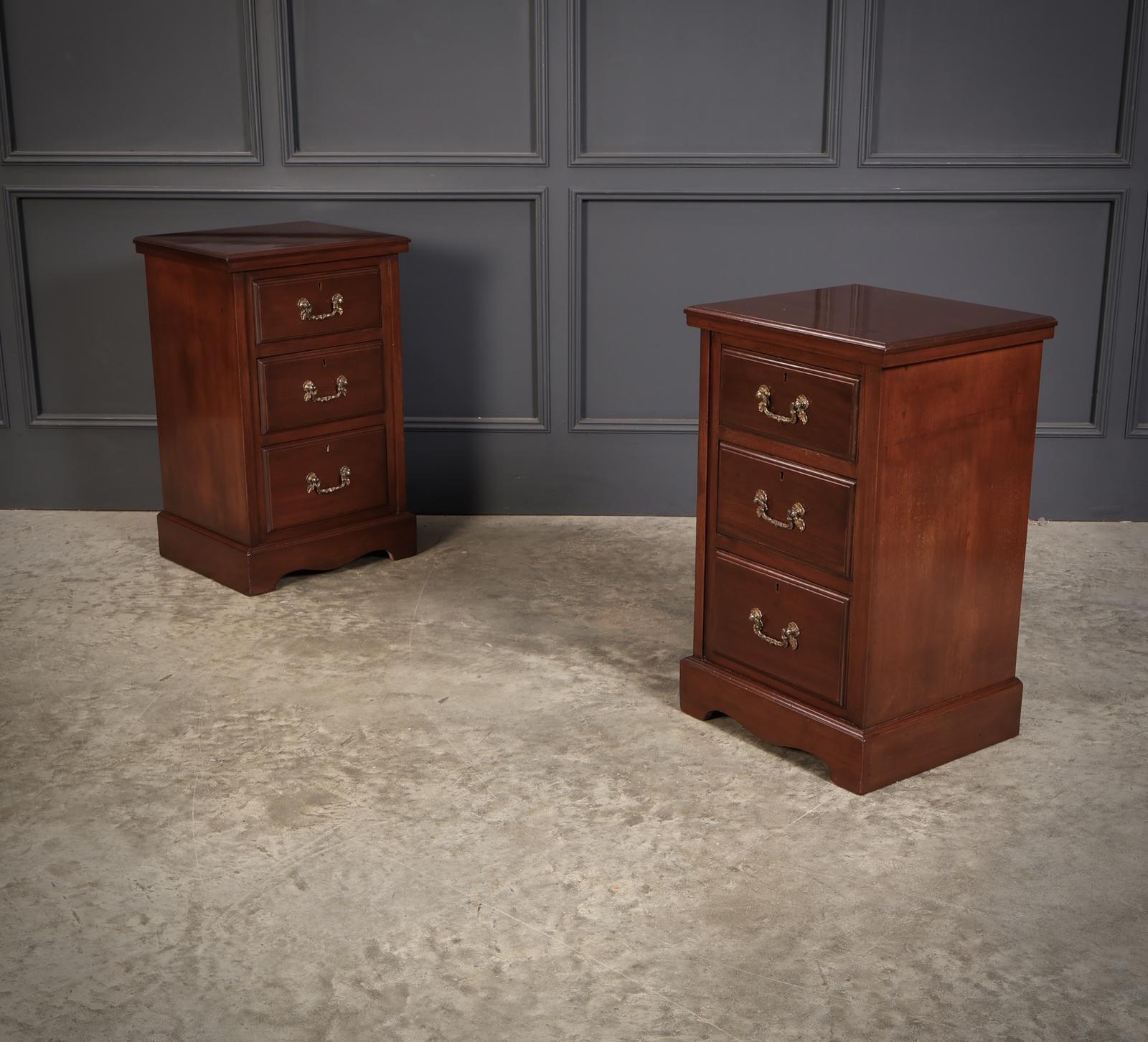 Pair of Mahogany Bedside Chests (1 of 10)