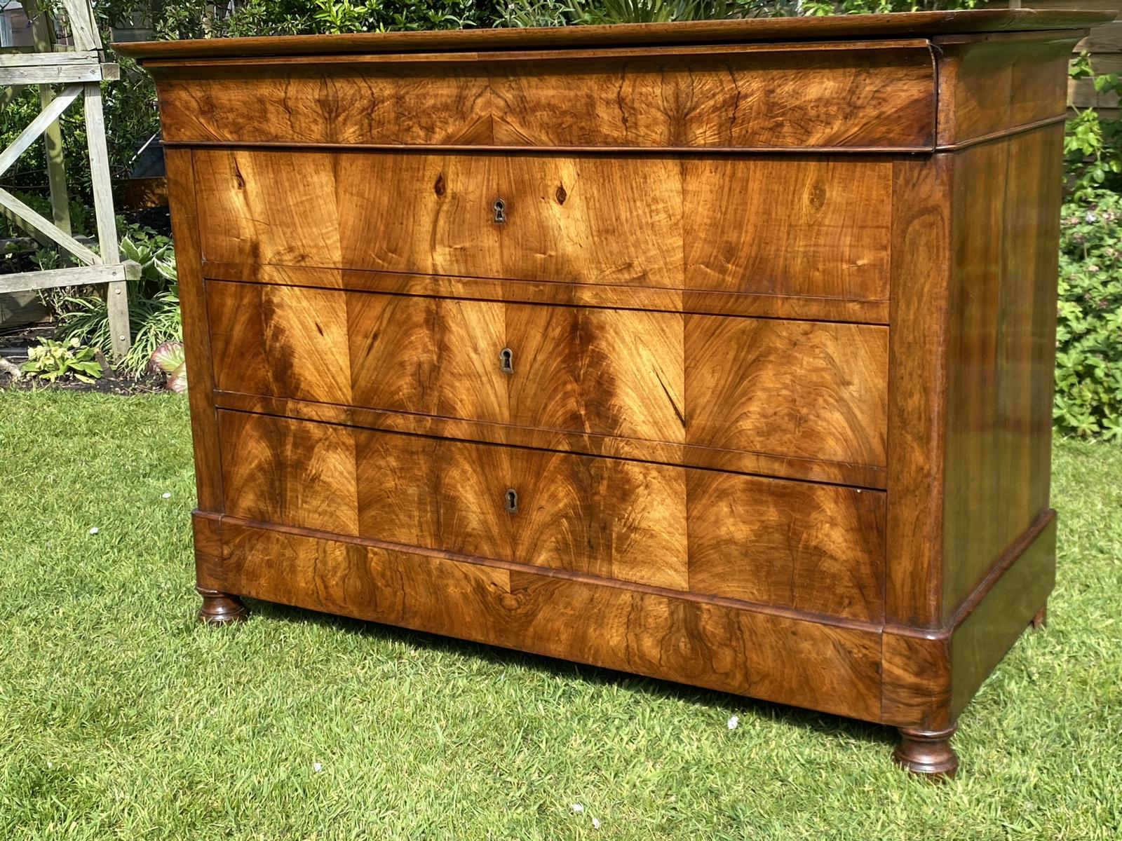 French Burr Walnut Commode (1 of 6) French Burr Walnut Commode (1 of 6)