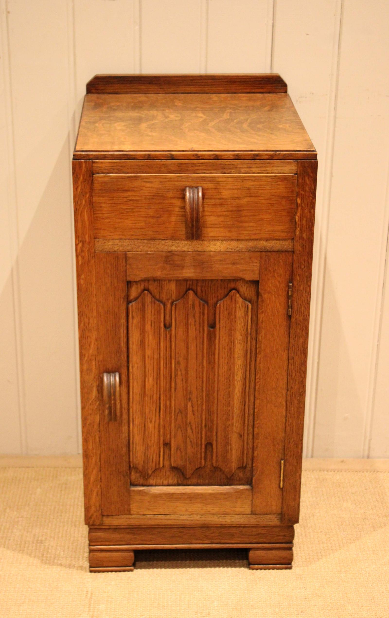 Oak Linenfold Bedside Cabinet (1 of 7) Oak Linenfold Bedside Cabinet (1 of 7)
