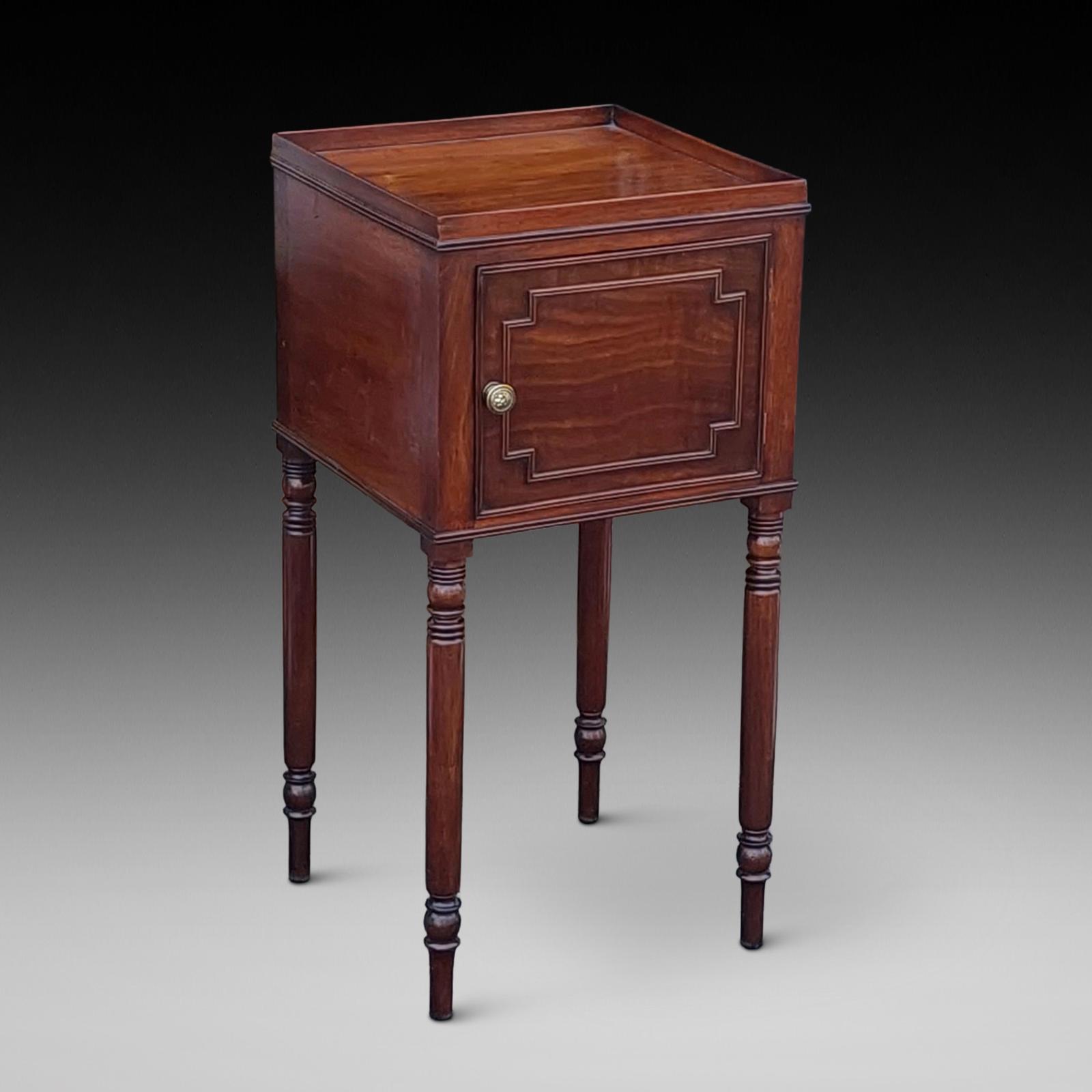 Early 19thc Regency Mahogany Bedside Cabinet (1 of 9) Early 19thc Regency Mahogany Bedside Cabinet (1 of 9)