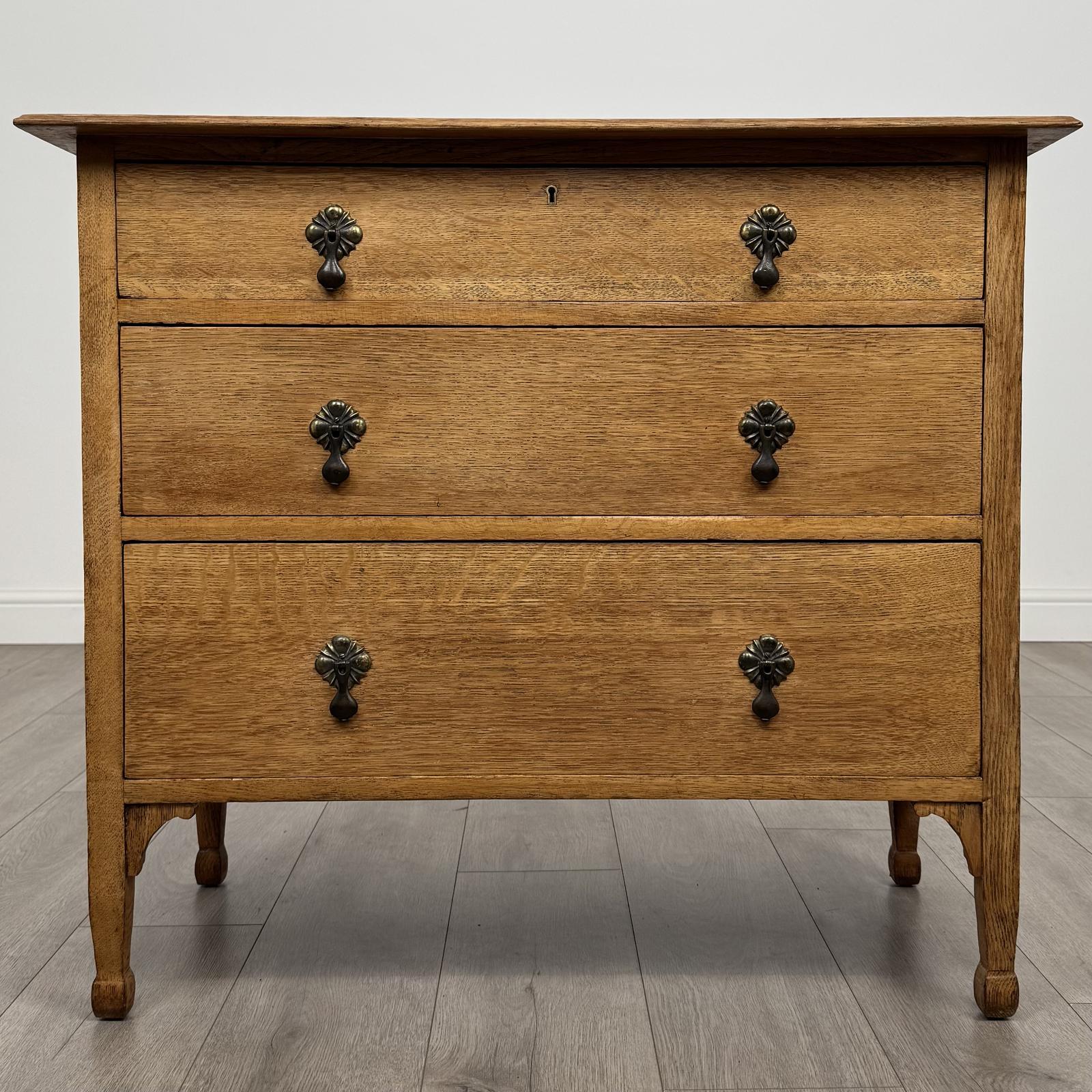 Antique 20th Century Good Quality Golden Oak Chest of Drawers (1 of 11)
