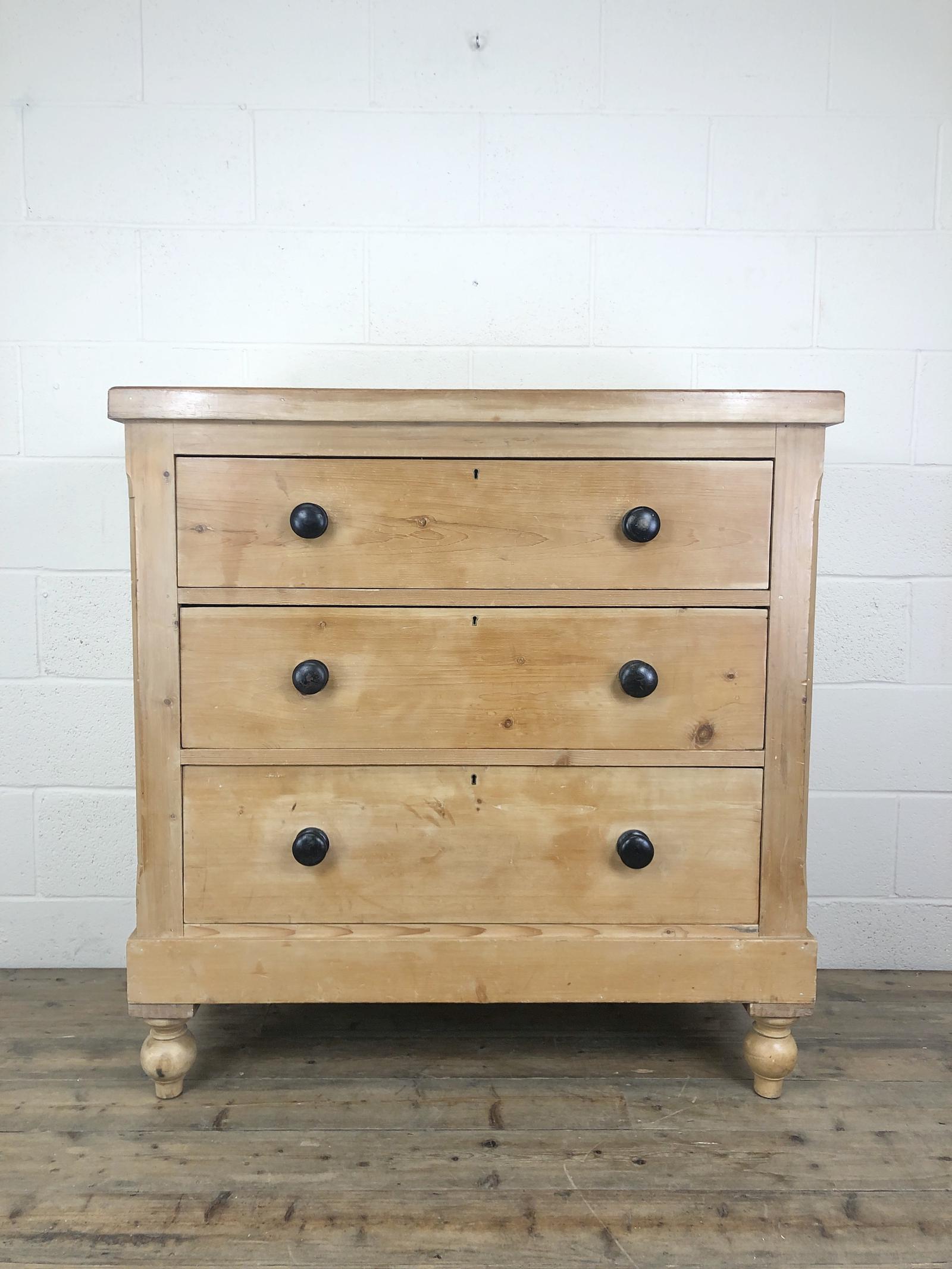 Antique Victorian Pine Chest of Drawers (1 of 9) Antique Victorian Pine Chest of Drawers (1 of 9)