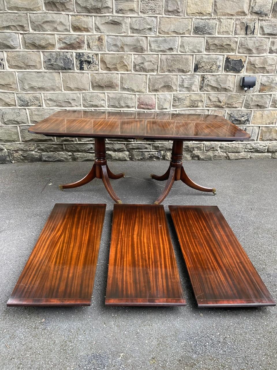 Quality Mahogany 10ft Twin Pillar Extending Dining Table (1 of 18)