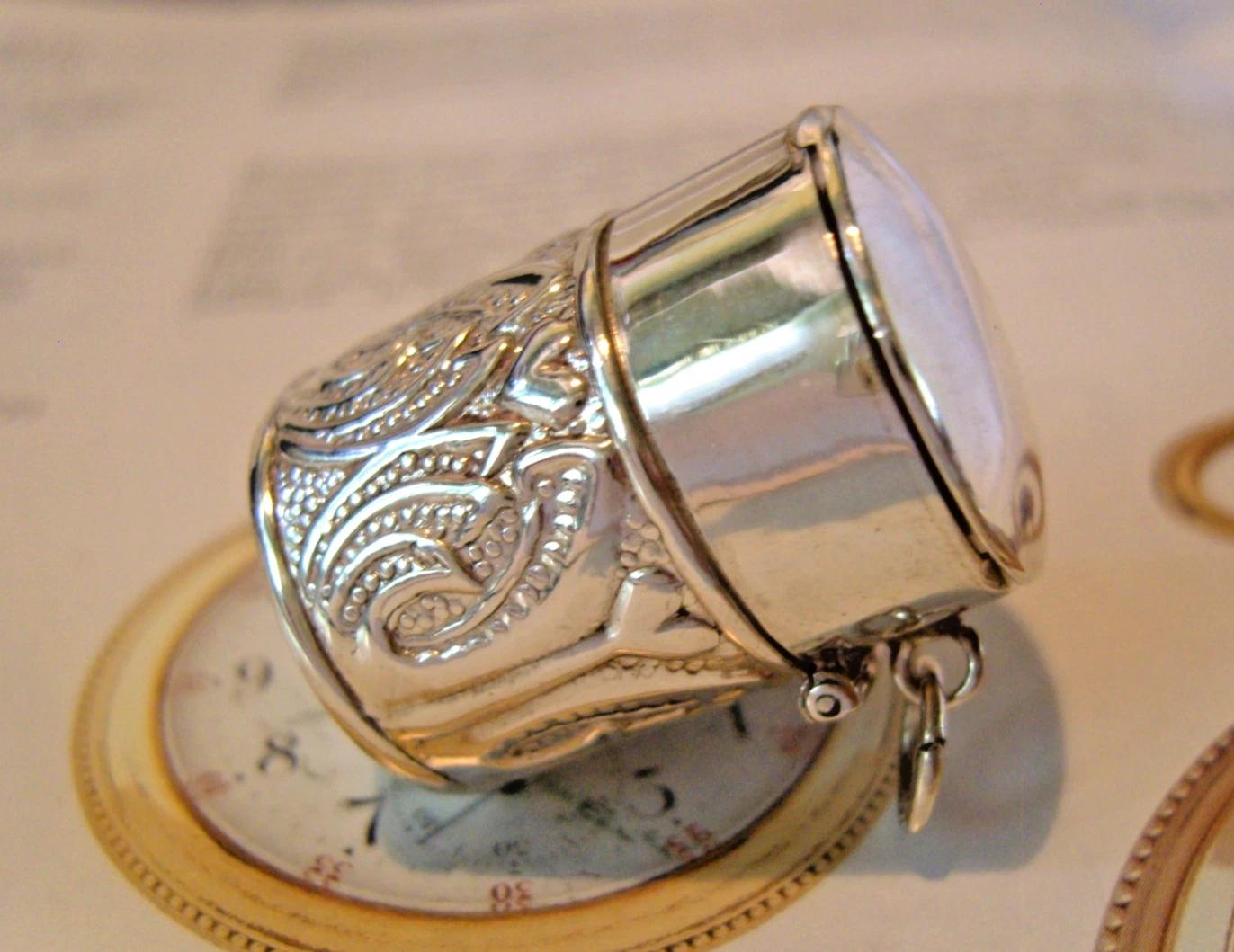 Pocket Watch Chain Silver Snuff Pot Fob Vintage 1970s Heavy 15.2 Grams (1 of 14) Pocket Watch Chain Silver Snuff Pot Fob Vintage 1970s Heavy 15.2 Grams (1 of 14)