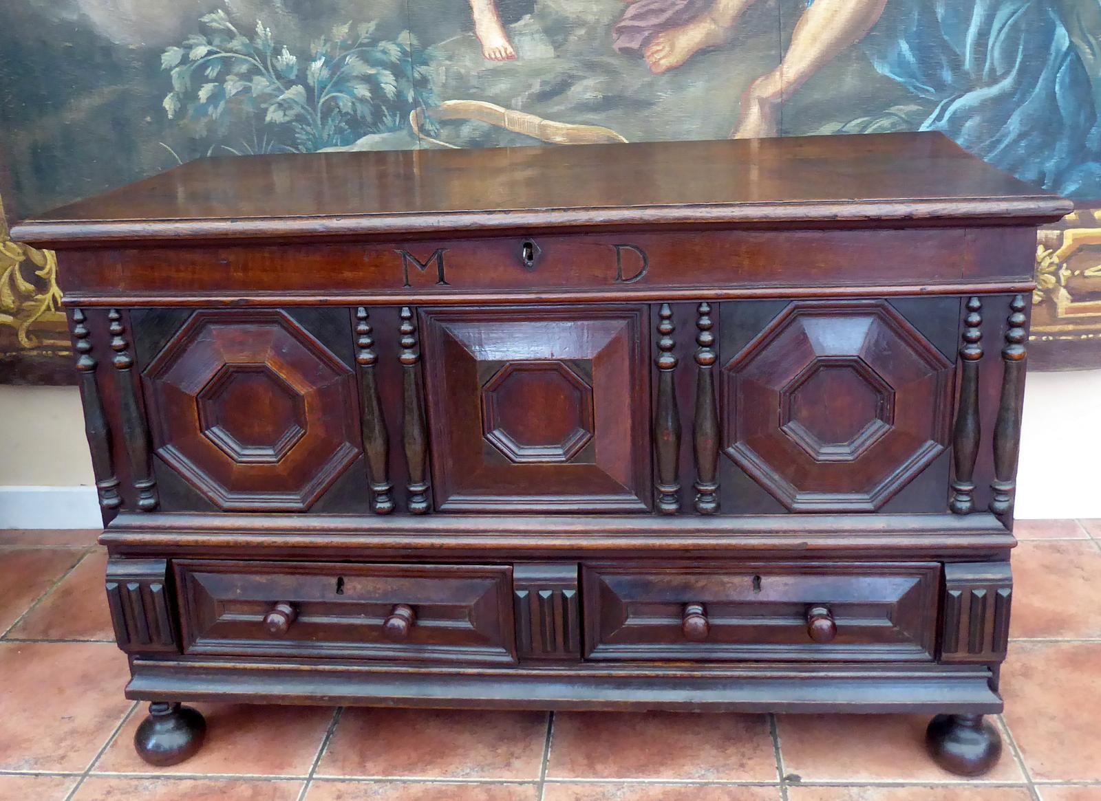 Mule Chest Country Oak 1730 with Key (1 of 16)