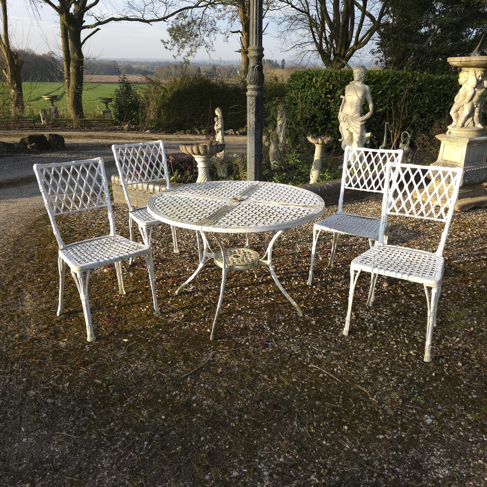 Super Lattice Garden Table & Chairs (1 of 10)