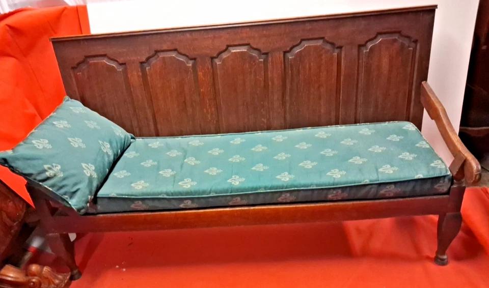 Antique Oak Sleeper Settle (1 of 6) Antique Oak Sleeper Settle (1 of 6)