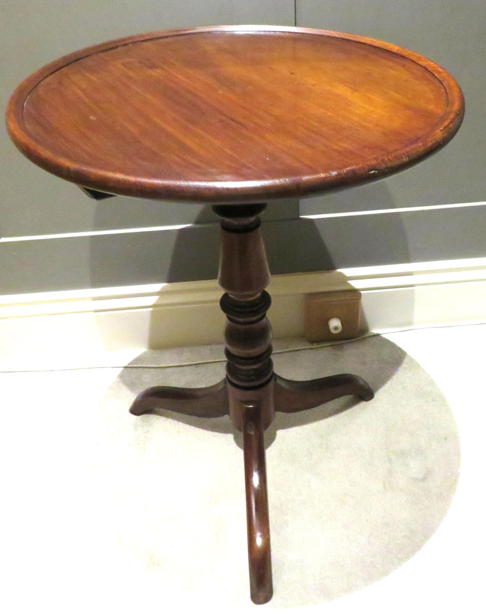 LATE GEORGIAN MAHOGANY TILT-TOP TABLE (1 of 4)